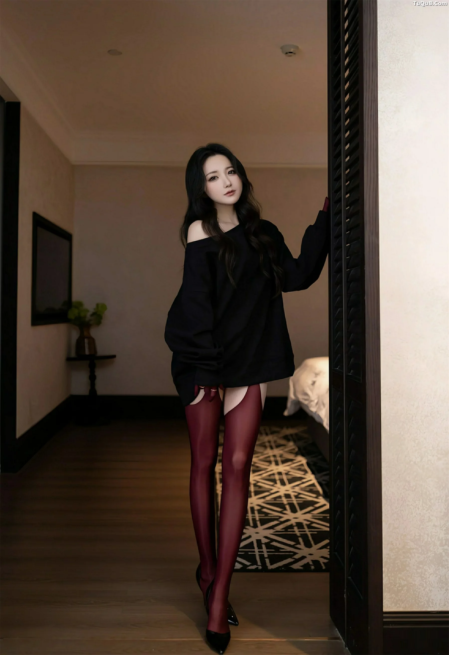 模特鱼子酱Fish性感黑色情趣内衣配红丝吊袜秀曼妙身材诱惑写真74P-第1章-图片4