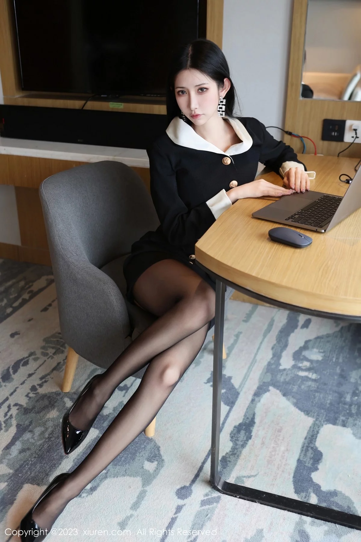 模特依娜Yina性感蓝灰内衣配开档黑丝秀曼妙身姿勾魂诱惑写真82P-第1章-图片3
