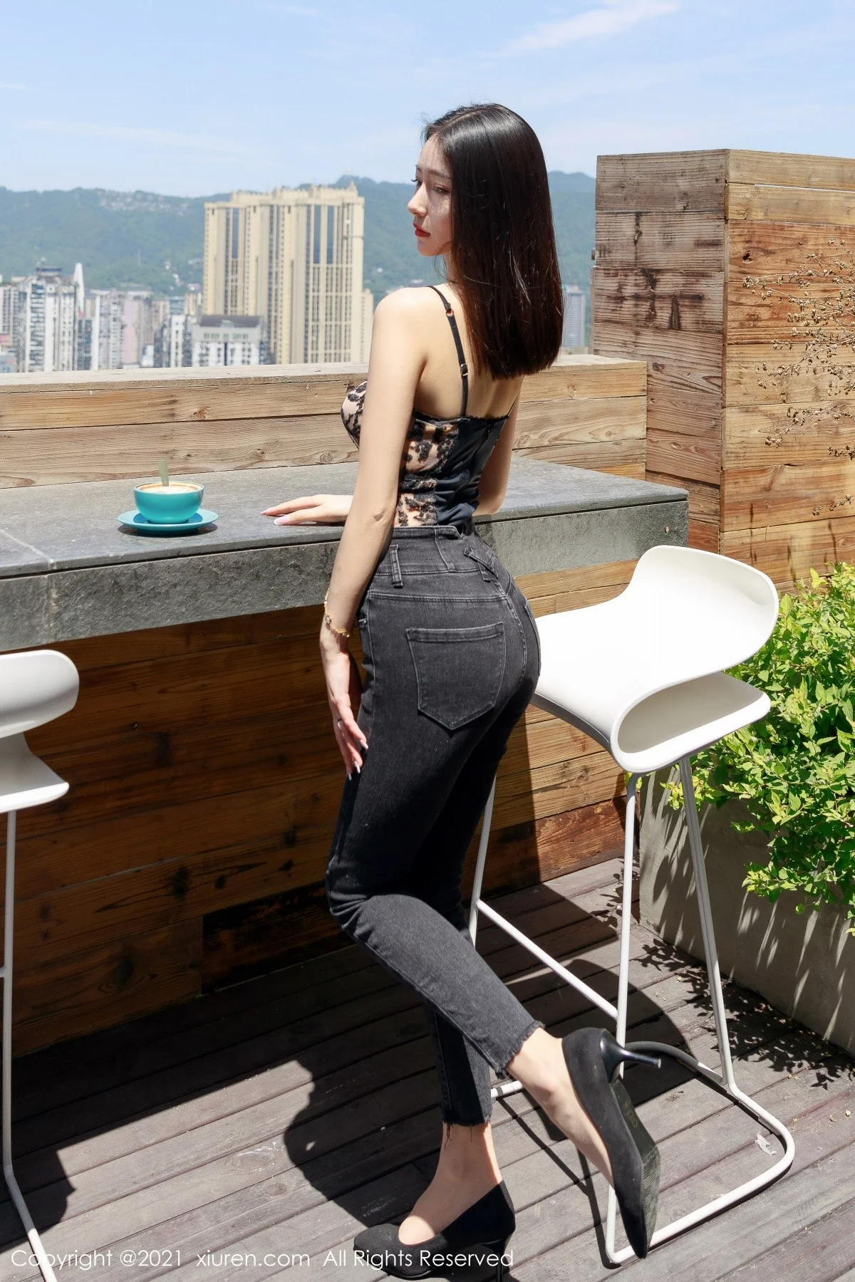 新人模特熊小诺户外泳池脱野性魅惑吊带秀翘臀撩人诱惑写真65P-第1章-图片2