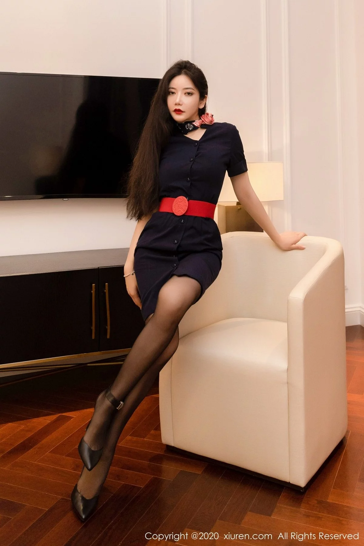 女神心妍小公主乘务长制服主题私房半脱露丁字裤秀翘臀诱惑写真40P-第1章-图片2