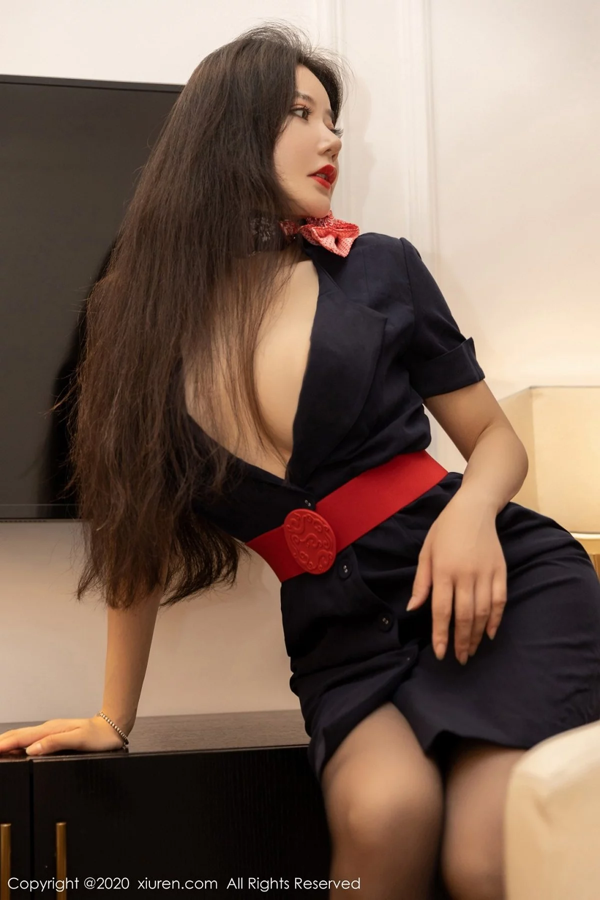 女神心妍小公主乘务长制服主题私房半脱露丁字裤秀翘臀诱惑写真40P-第3章-图片1