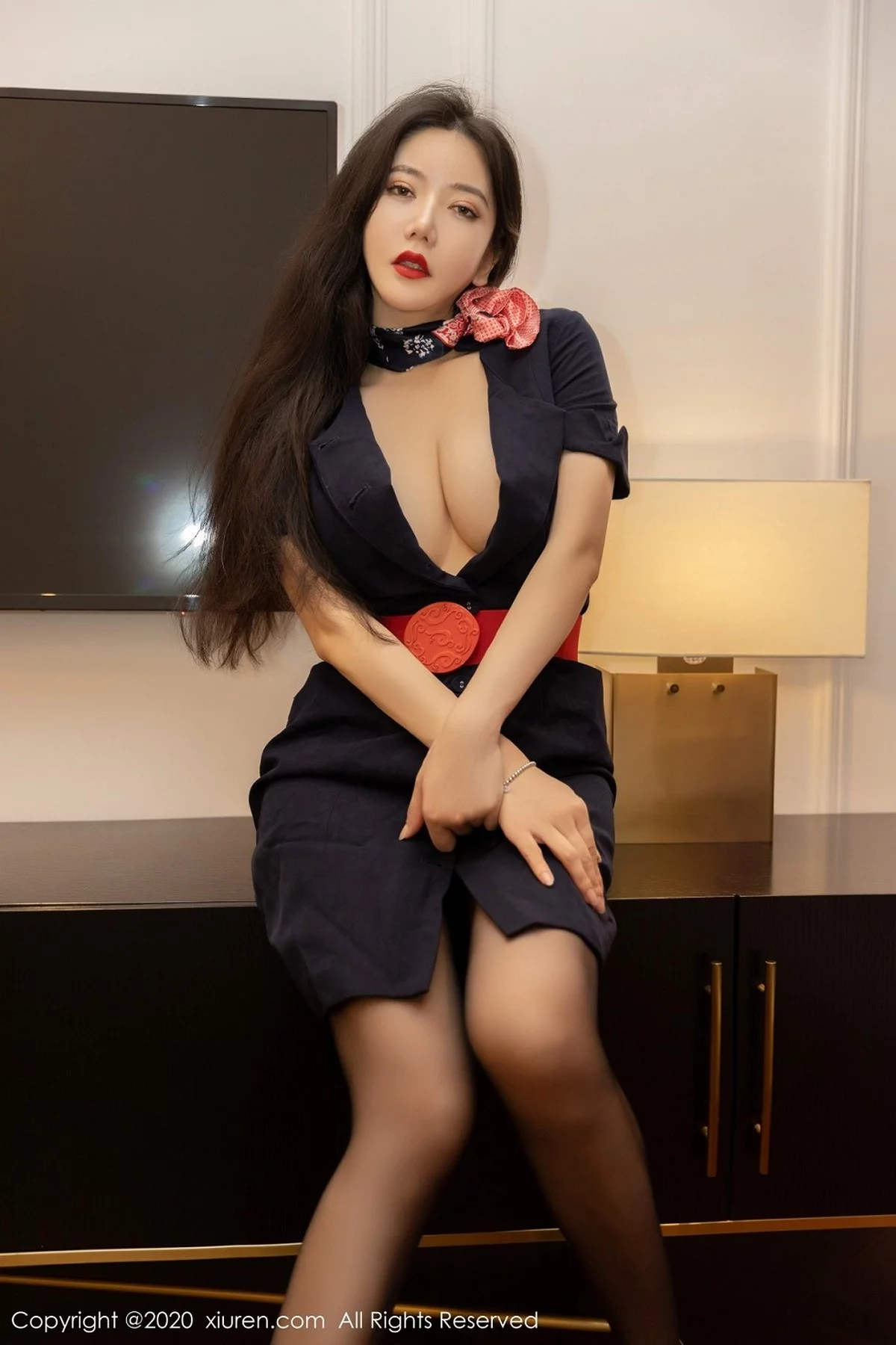 女神心妍小公主乘务长制服主题私房半脱露丁字裤秀翘臀诱惑写真40P-第3章-图片2
