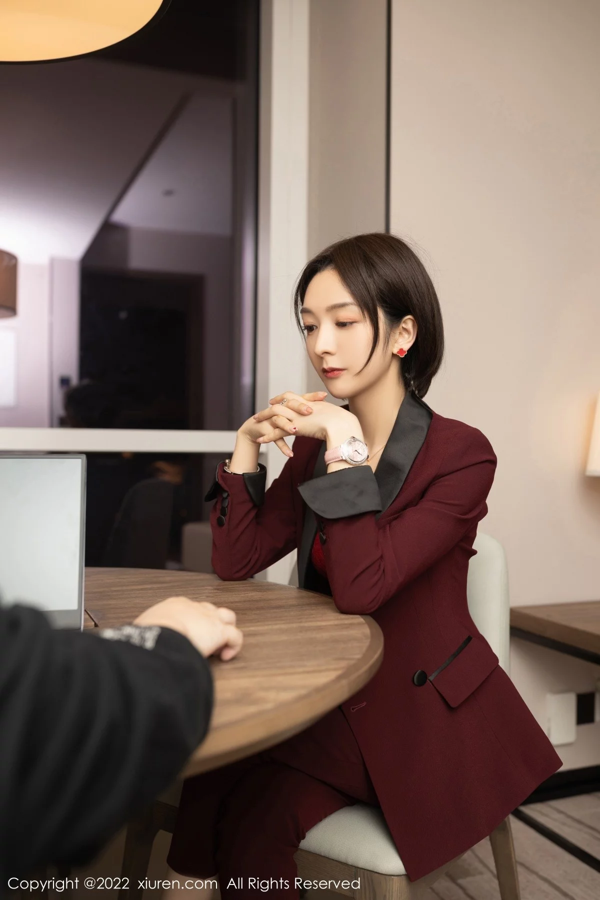 女神Angela小热巴女老板角色扮演半脱露红色蕾丝内衣诱惑写真72P-第1章-图片2