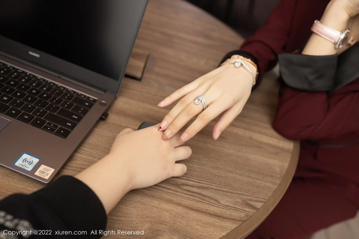 女神Angela小热巴女老板角色扮演半脱露红色蕾丝内衣诱惑写真72P-第1章-图片3