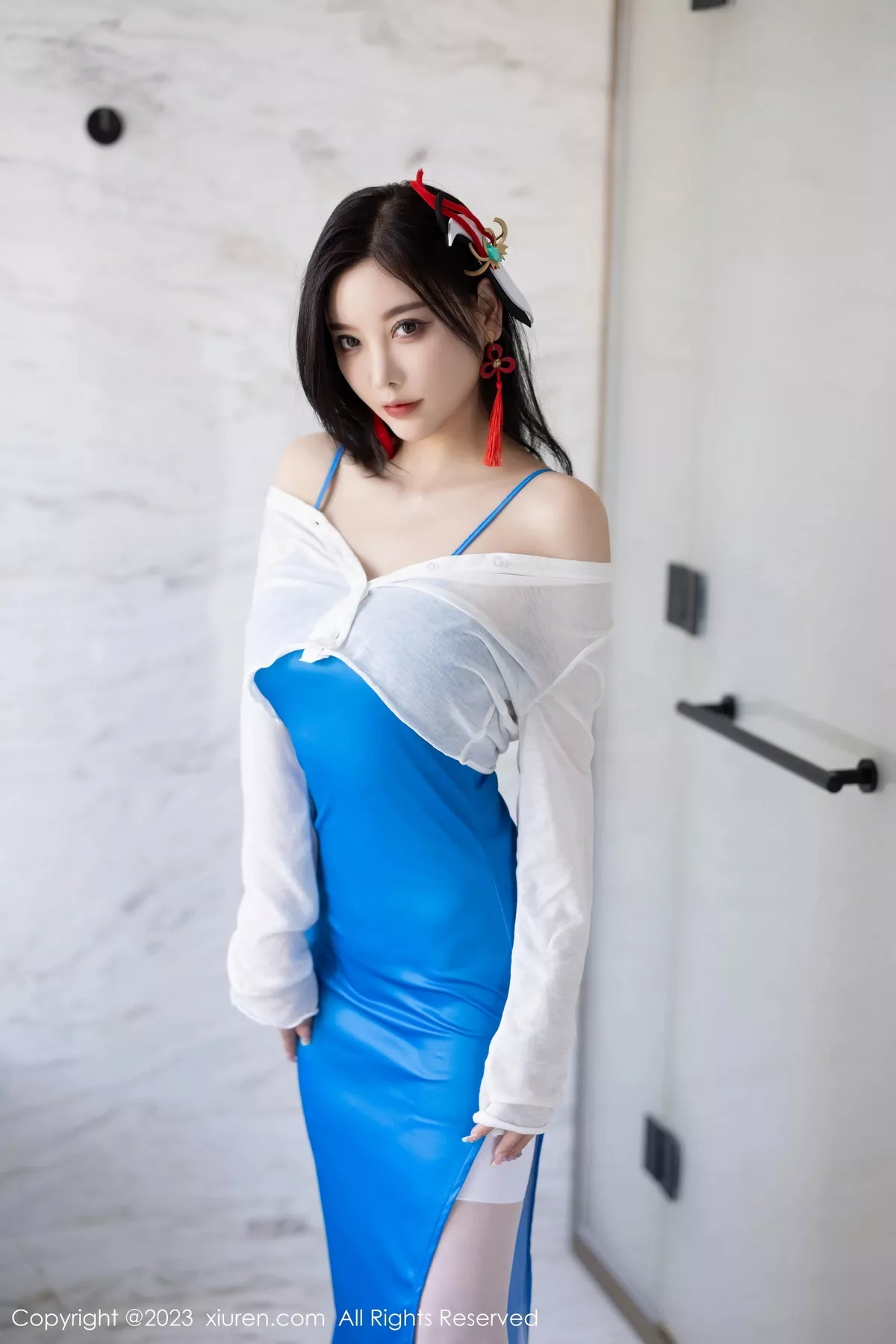 女神杨晨晨Yome性感蓝色长裙露浅灰色蕾丝内衣迷人诱惑写真84P-第1章-图片2