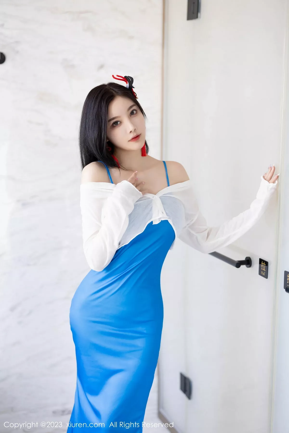 女神杨晨晨Yome性感蓝色长裙露浅灰色蕾丝内衣迷人诱惑写真84P-第1章-图片3