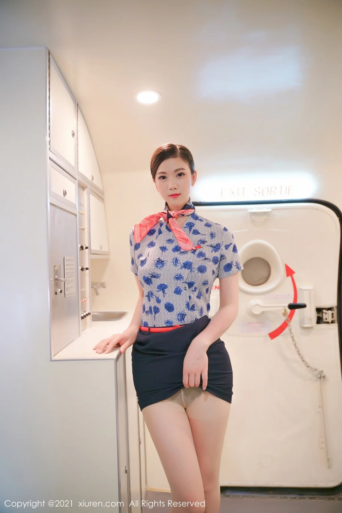 模特李雅柔182CM空姐制服半脱露性感内衣配超薄肉丝诱惑写真54P-第1章-图片2