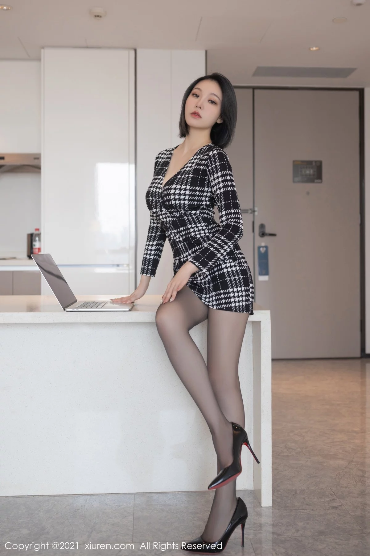 模特安然Maleah重庆旅拍维修剧情性感内衣配开档黑丝诱惑写真85P-第1章-图片1