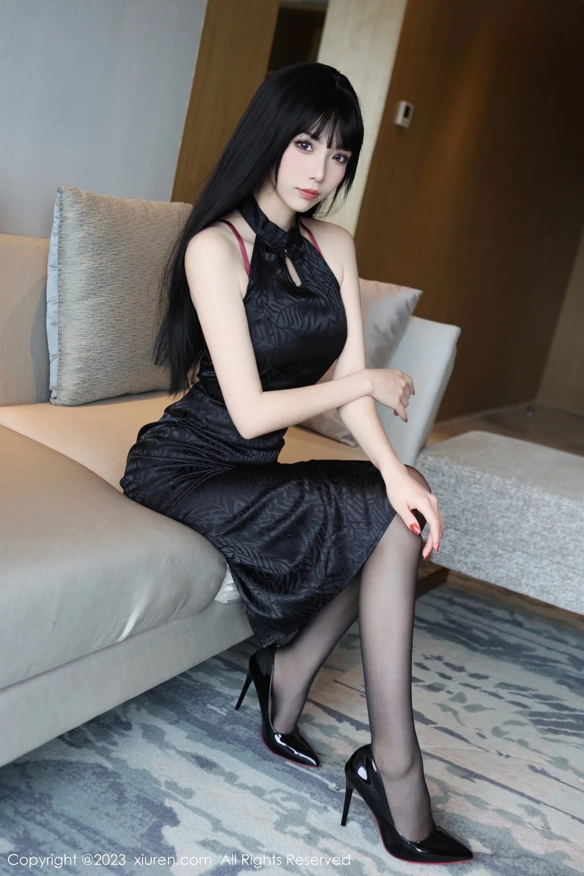 模特江七七脱深色旗袍露性感暗红蕾丝内衣配开档黑丝诱惑写真86P-第1章-图片1