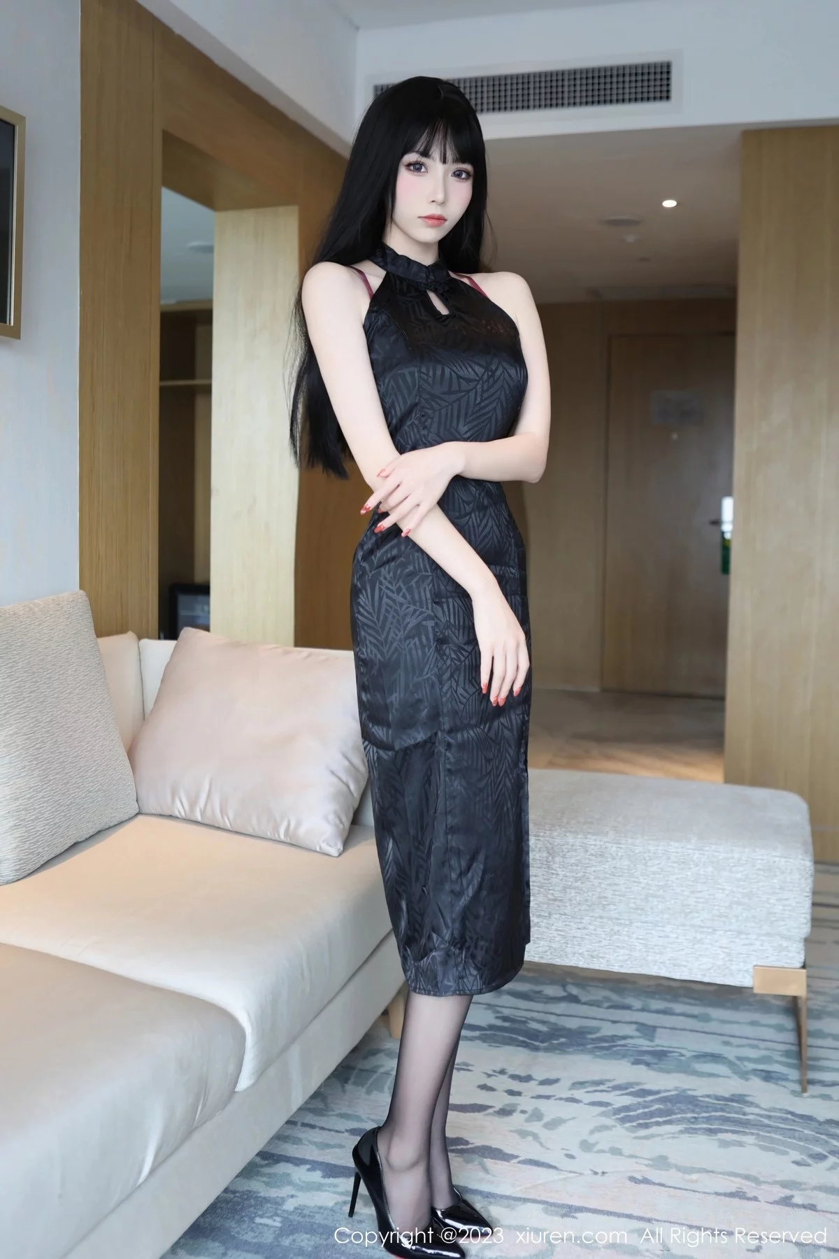 模特江七七脱深色旗袍露性感暗红蕾丝内衣配开档黑丝诱惑写真86P-第1章-图片3