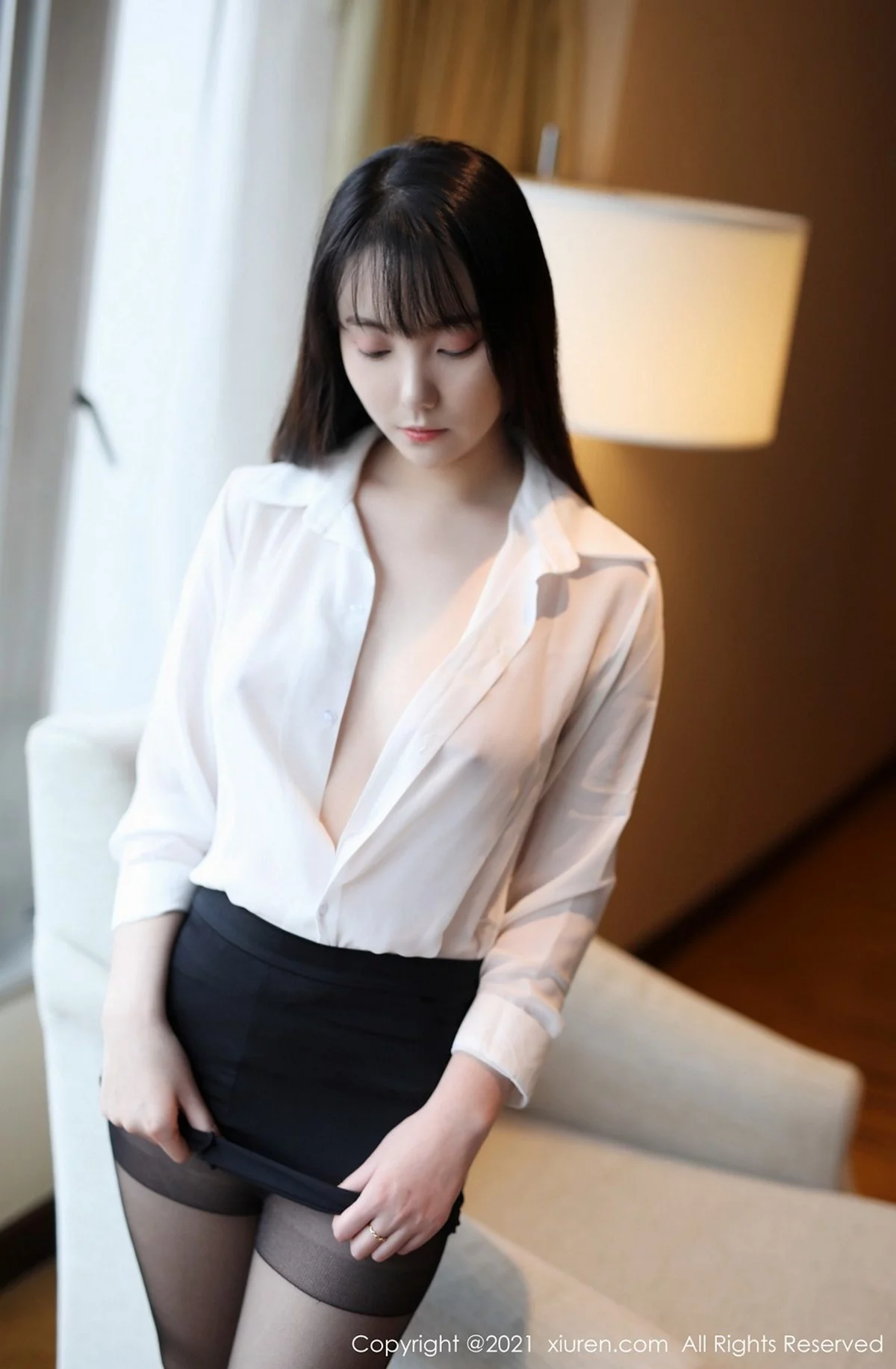 嫩模揉揉肉肉白衬衫黑短裙主题半脱真空露白嫩豪乳撩人诱惑写真39P-第1章-图片3