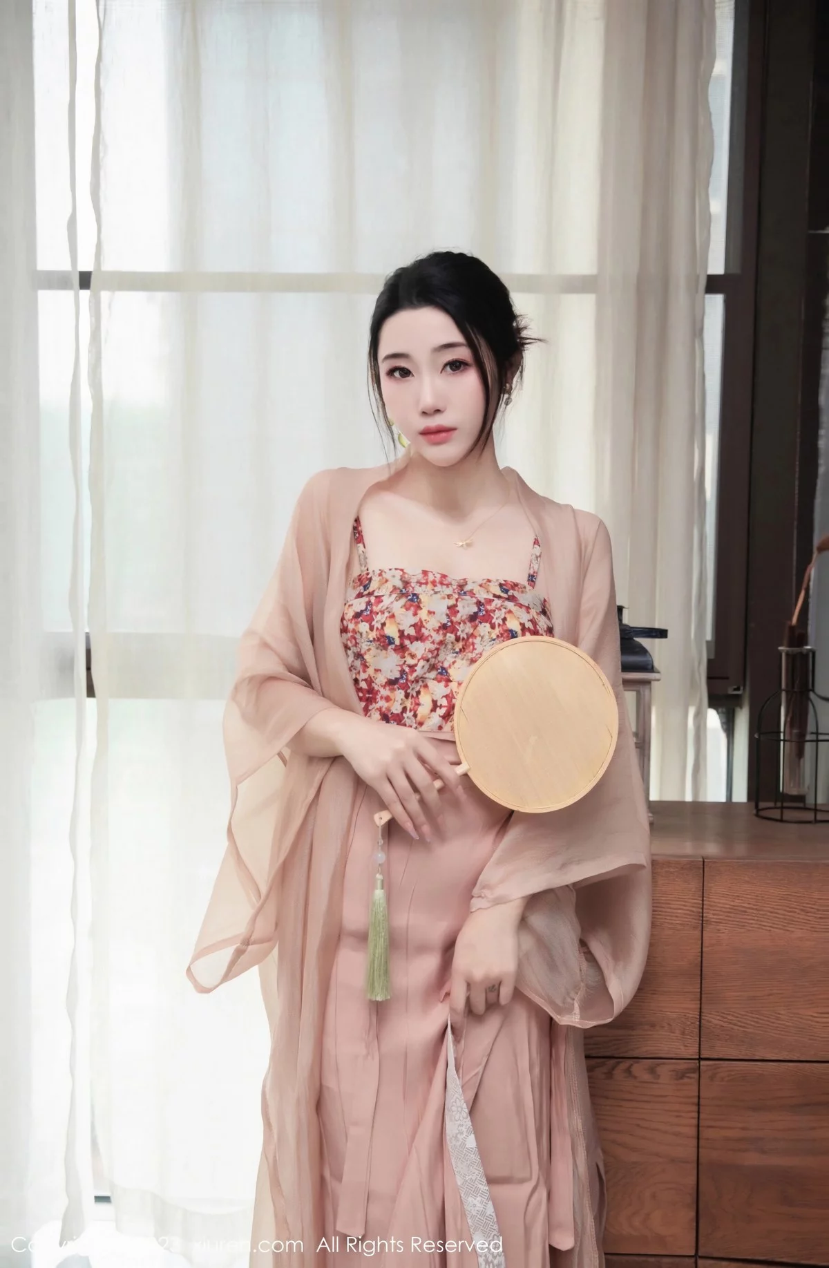 模特严利娅Yuliya性感浅暖色古风汉服半撩秀曼妙身姿诱惑写真104P-第1章-图片3