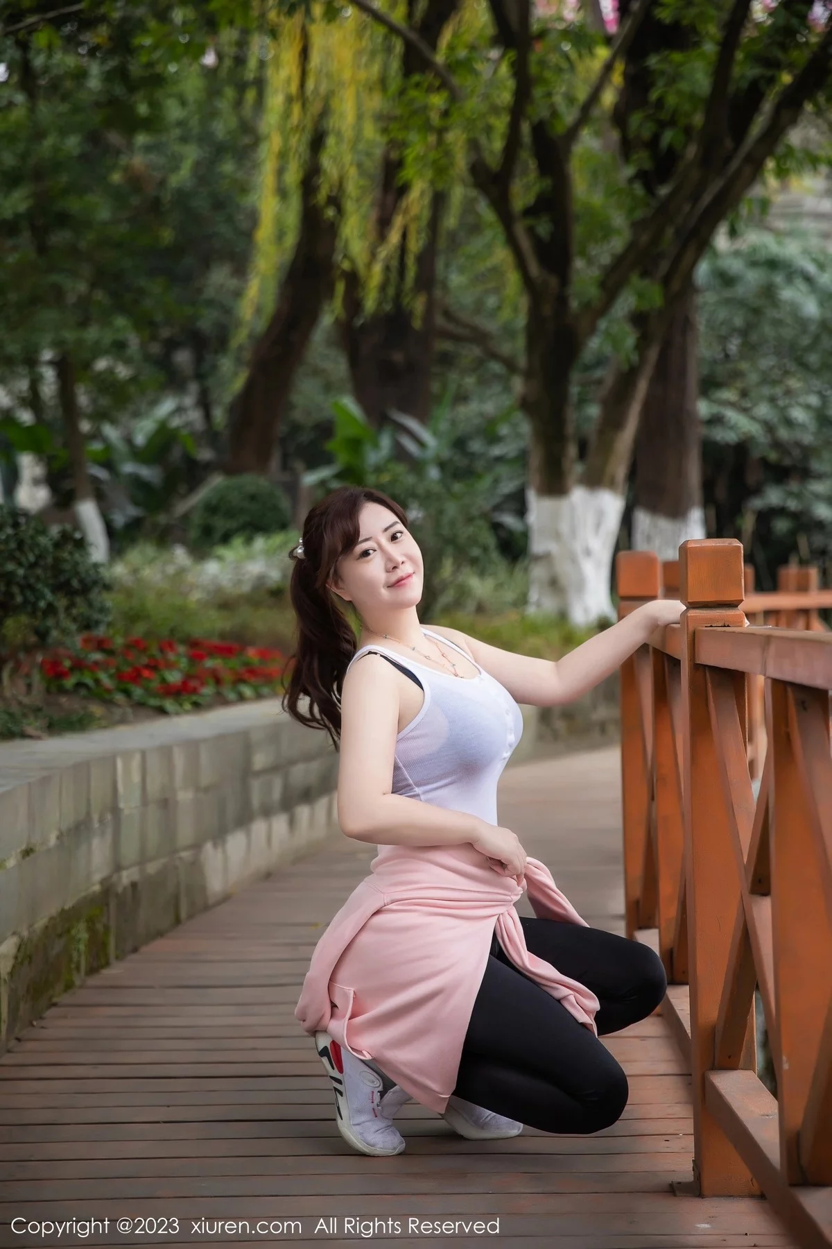 模特王婉悠Queen性感紧身运动服半脱秀丰满身材惹火诱惑写真52P-第1章-图片2