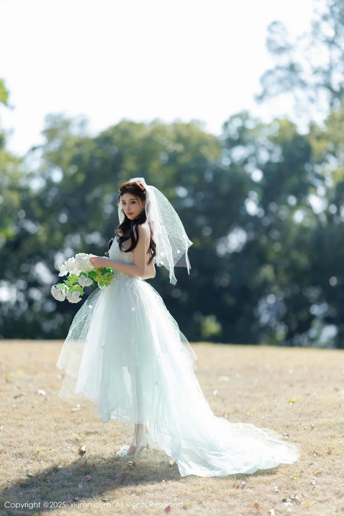 女神杨晨晨Yome性感白色情趣内衣配白丝吊袜秀丰腴身材诱惑写真83P-第1章-图片1