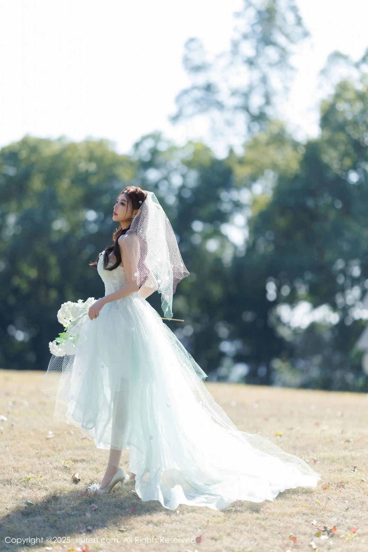 女神杨晨晨Yome性感白色情趣内衣配白丝吊袜秀丰腴身材诱惑写真83P-第1章-图片2