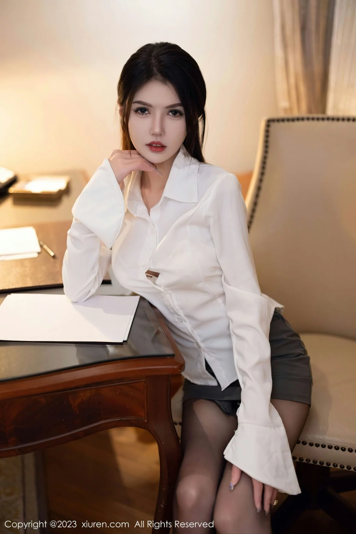 模特媛媛酱性感白T配黑短裙露白色蕾丝内衣超薄黑丝诱惑写真84P-第1章-图片1