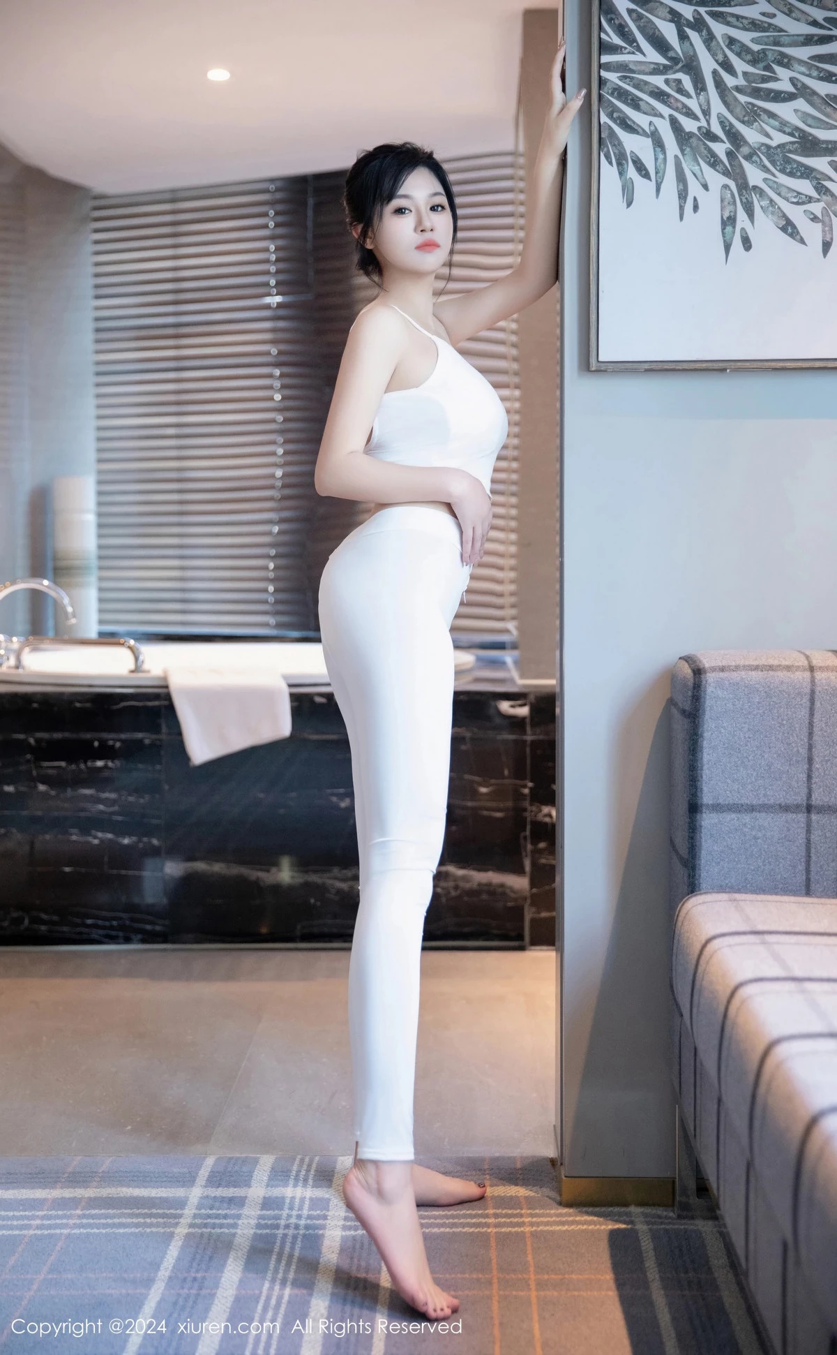 模特金小依性感白色吊带上衣配紧身运动裤秀曼妙身姿诱惑写真75P-第1章-图片1