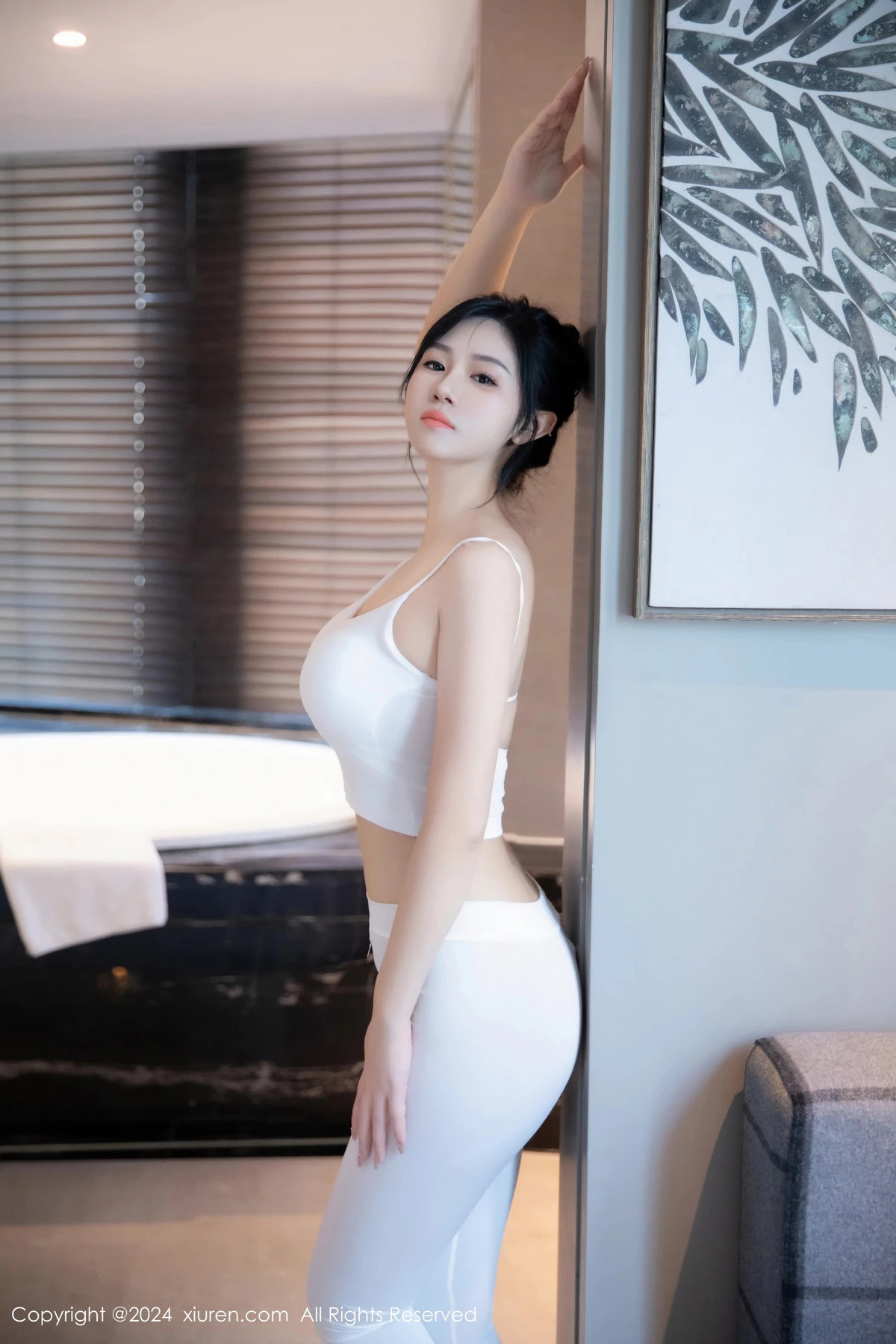 模特金小依性感白色吊带上衣配紧身运动裤秀曼妙身姿诱惑写真75P-第1章-图片3