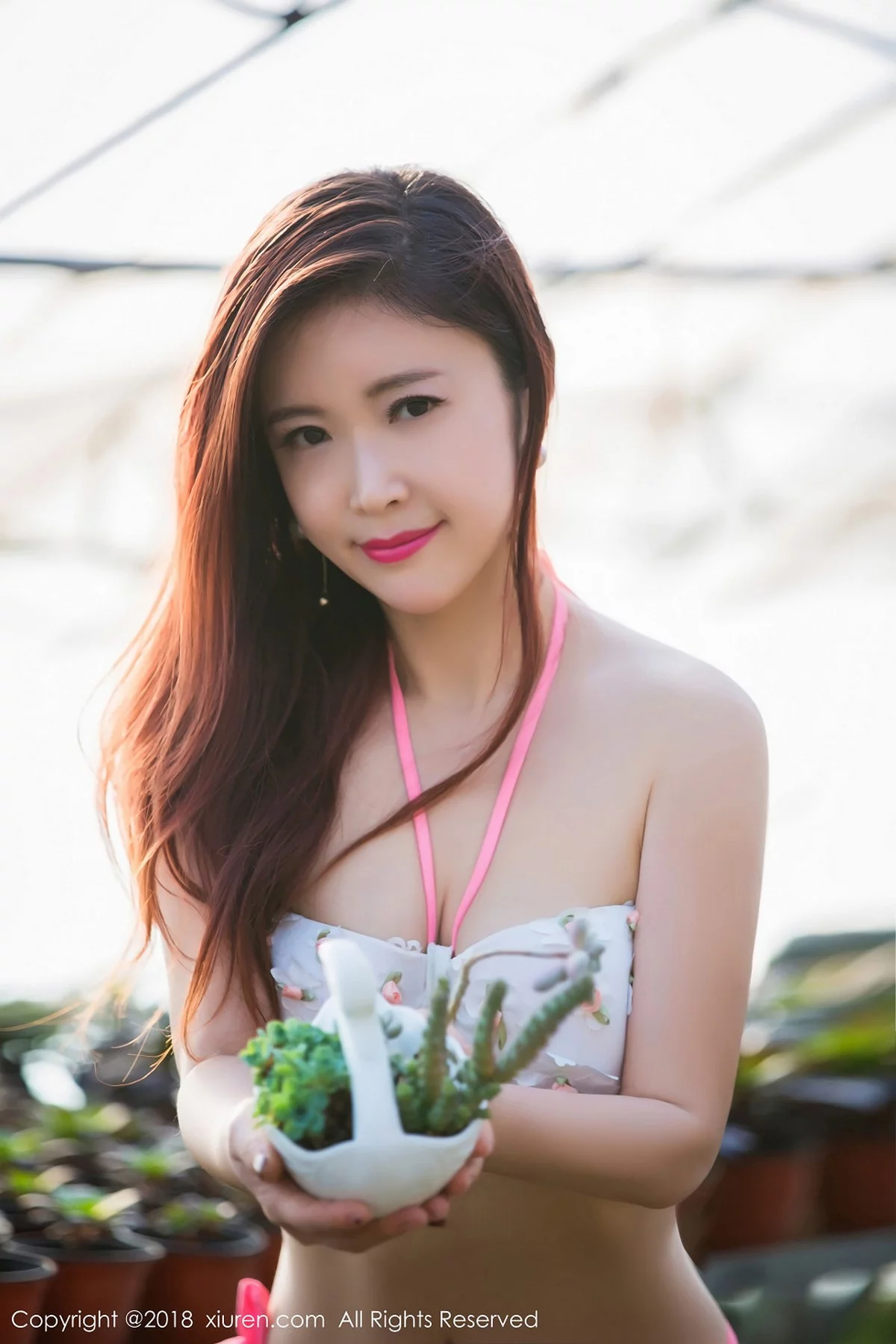 嫩模西希白兔花房里性感内衣半脱粉红内裤秀丰满翘臀诱惑写真49P-第1章-图片1