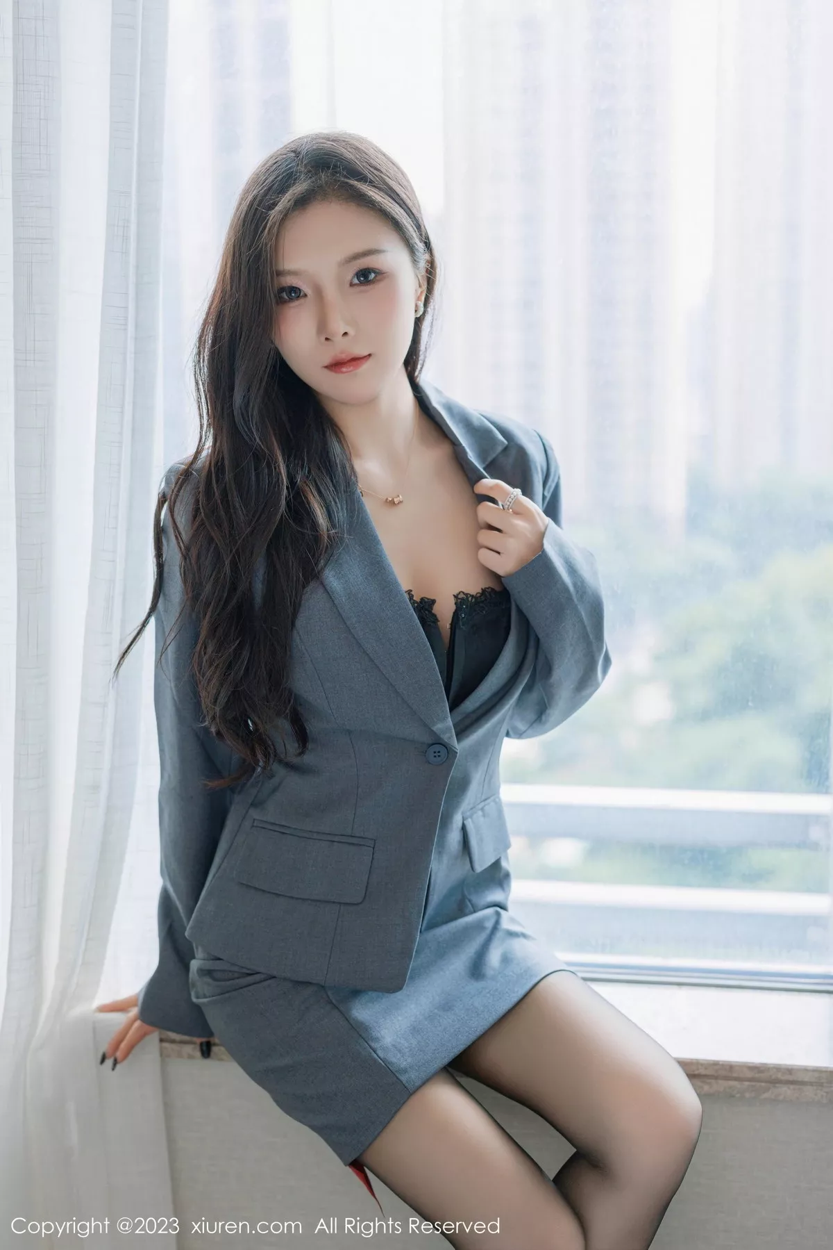 模特七七kiko深灰色西服套装露黑色蕾丝内衣配超薄黑丝诱惑写真48P-第1章-图片2