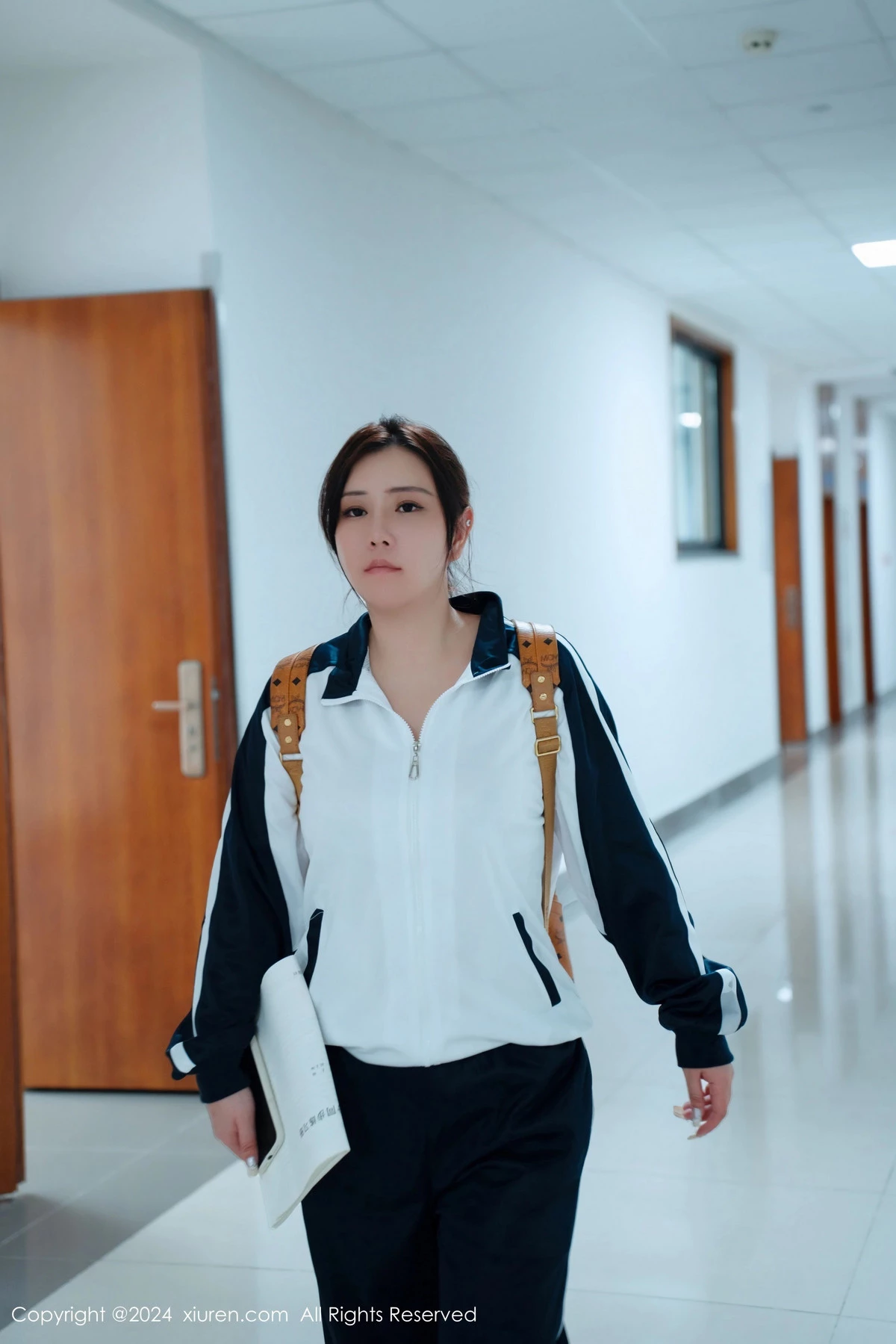 模特王婉悠Queen教师场景性感学生制服秀丰腴身材惹火诱惑写真80P-第1章-图片3