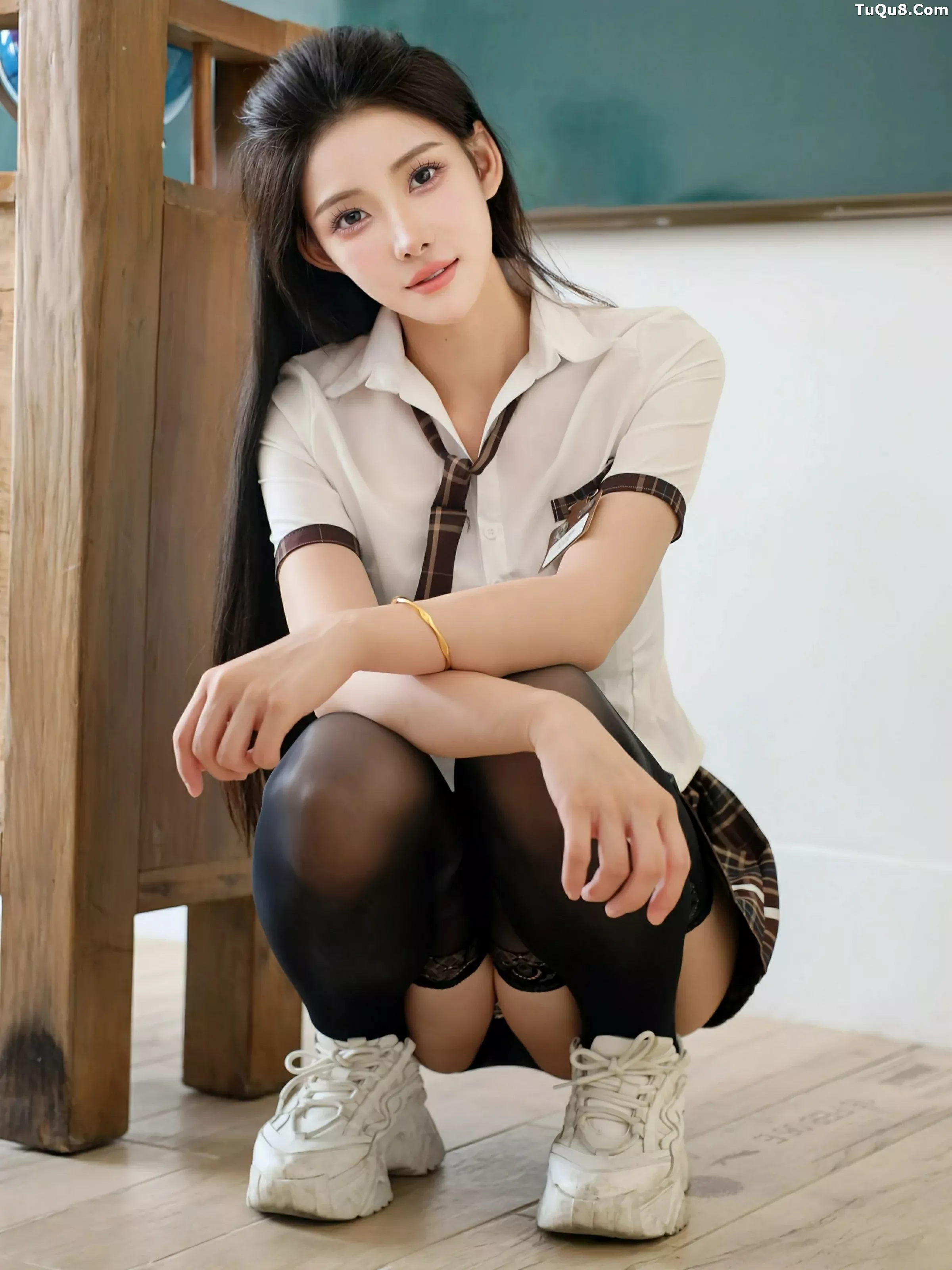 模特梨霜儿性感学妹制服露黑色内衣配黑丝袜秀凹凸身材诱惑写真81P-第1章-图片2
