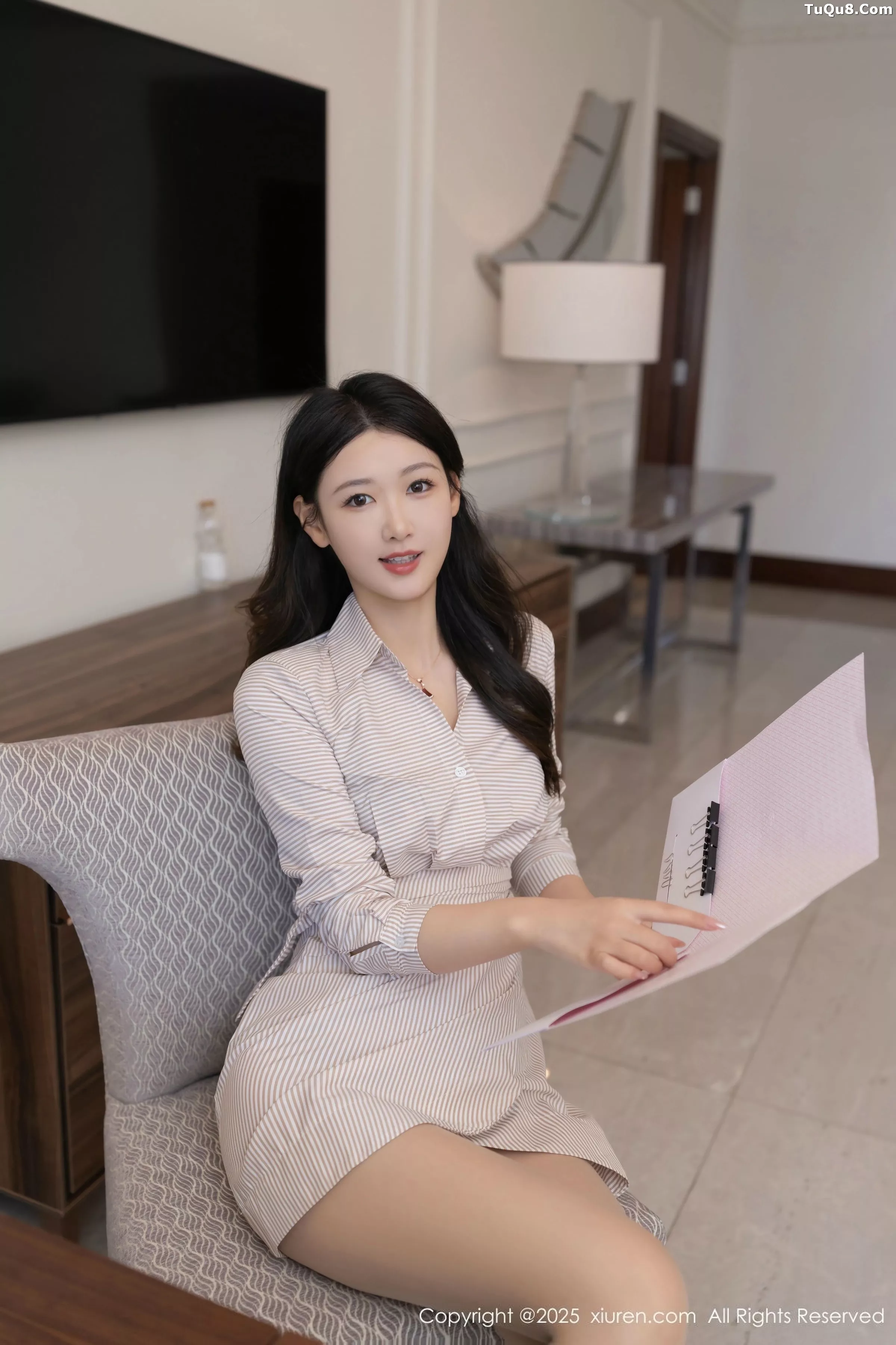 模特唐安琪性感浅色连衣裙露蕾丝内衣配肉丝袜秀曼妙身姿诱惑写真84P-第1章-图片4