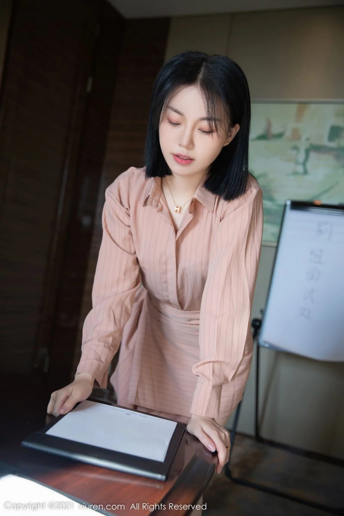 模特一颗甜蛋黄a脱粉色外衣露性感内衣无内肉丝惹火诱惑写真81P-第1章-图片1