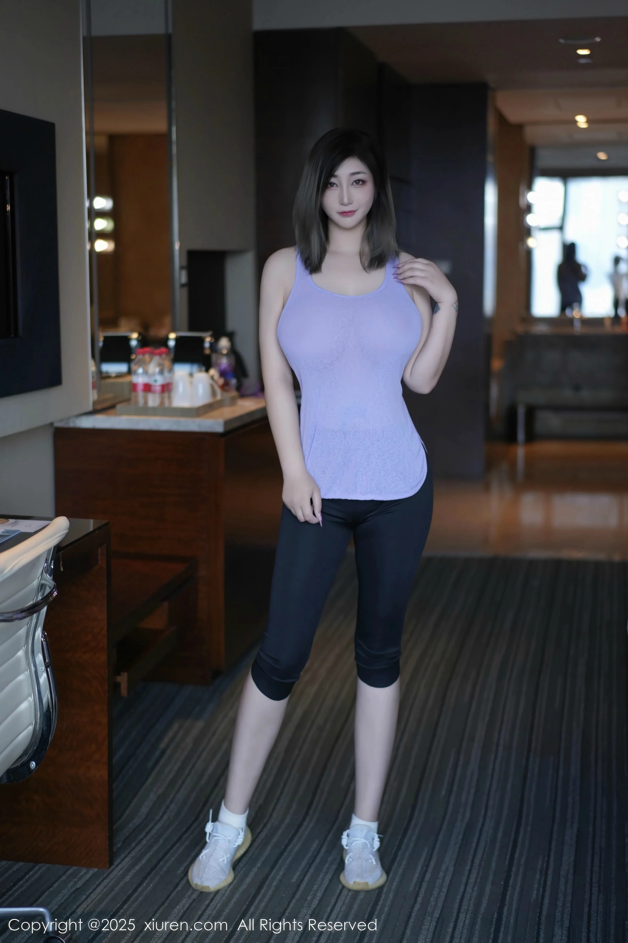 女神妲己_Toxic性感紫灰色上衣配黑色短裤秀丰满身材诱惑写真52P-第1章-图片1