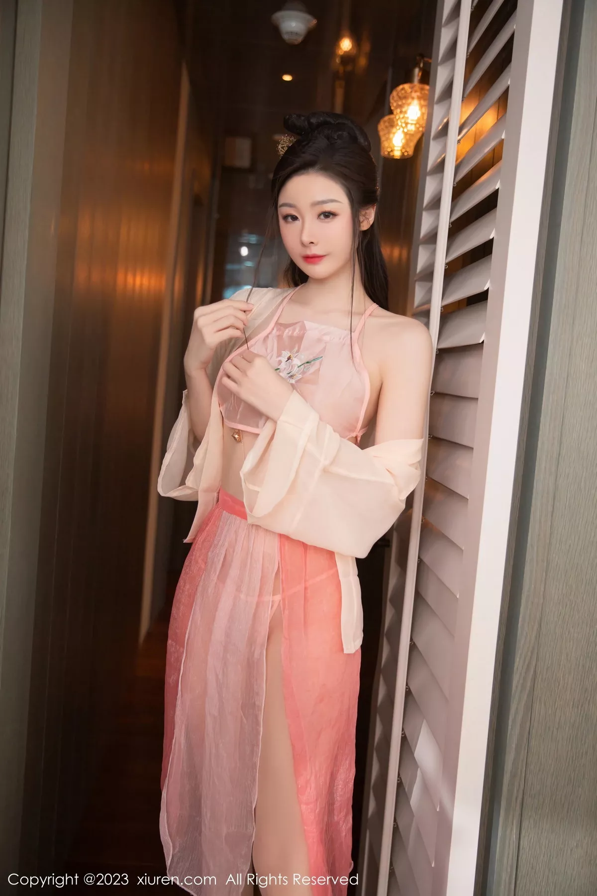 模特是小逗逗性感古装粉色薄纱配粉色肚兜秀惹火身材诱惑写真79P-第1章-图片3