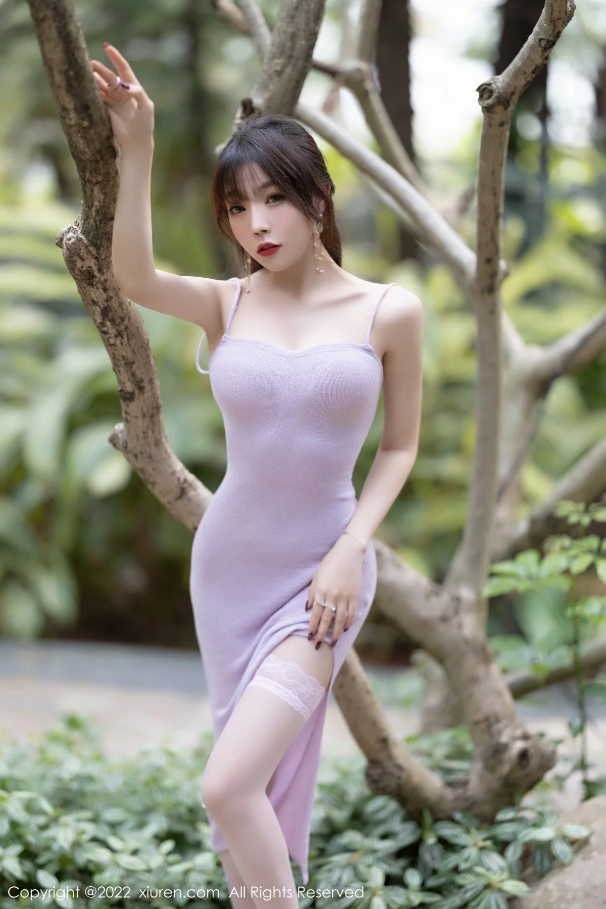 女神芝芝Booty紫色吊带长裙配白色蕾丝袜秀完美身材诱惑写真77P-第1章-图片1