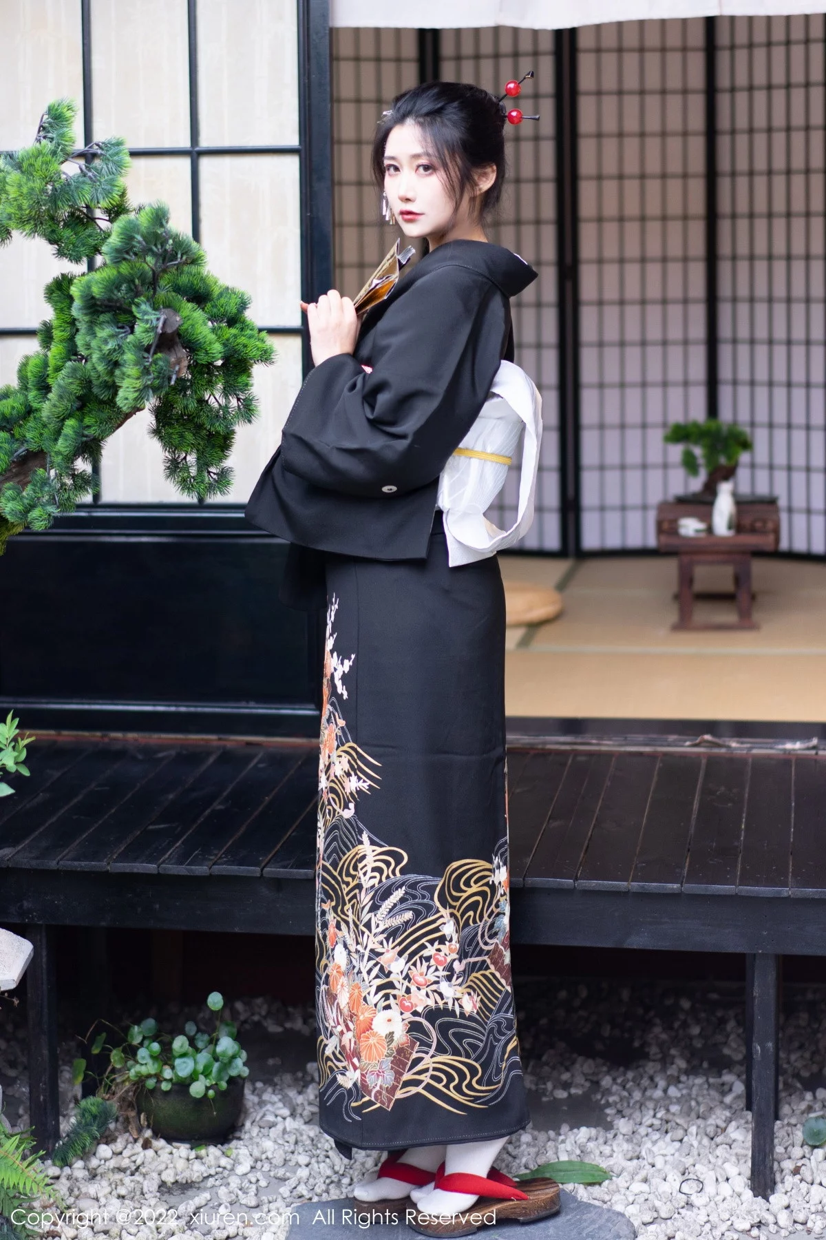 模特laura阿姣性感深色日式和服半脱秀柔美身材迷人诱惑写真74P-第1章-图片1