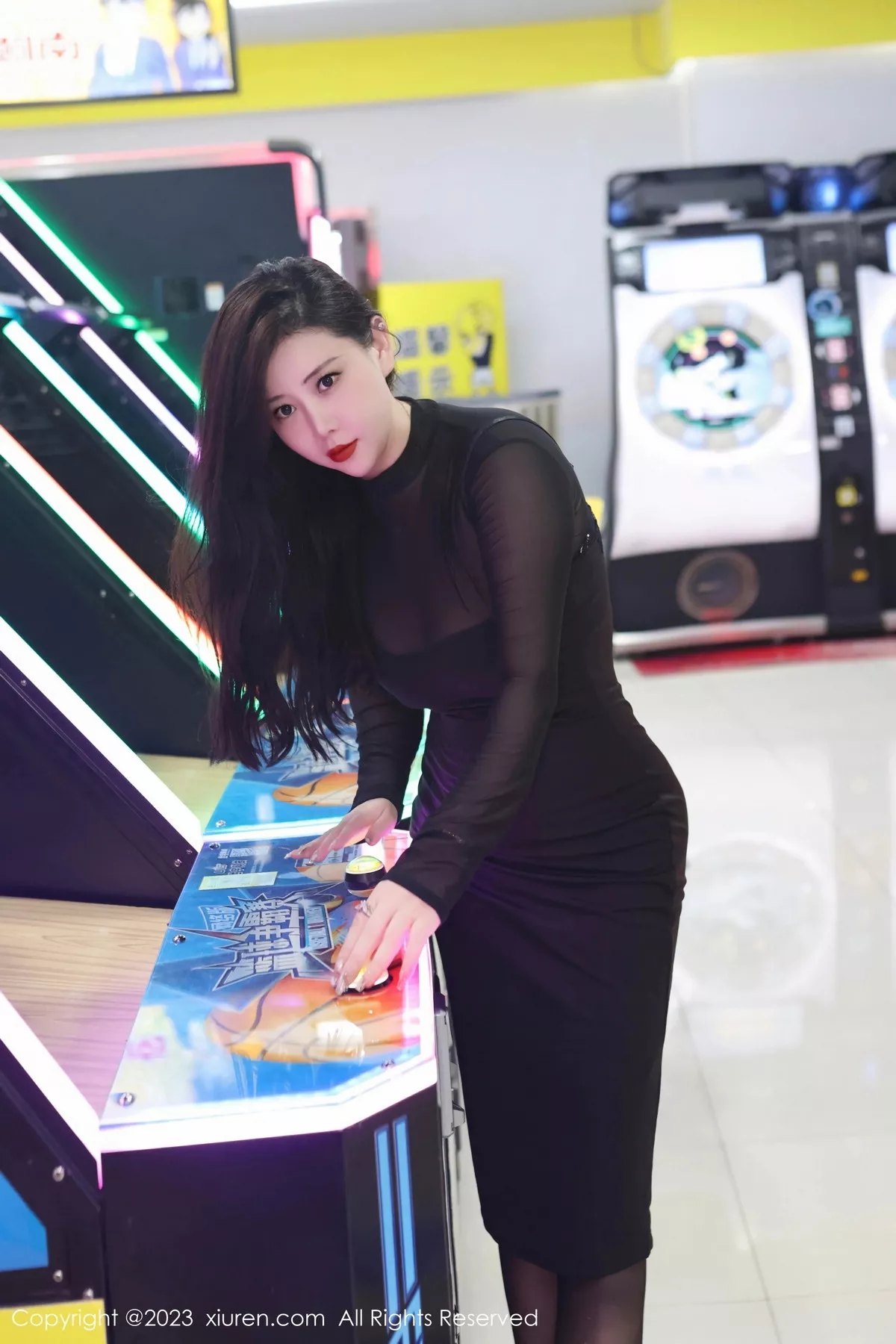 模特王婉悠Queen黑色薄纱服饰配超薄黑丝秀惹火身材诱惑写真71P-第1章-图片2