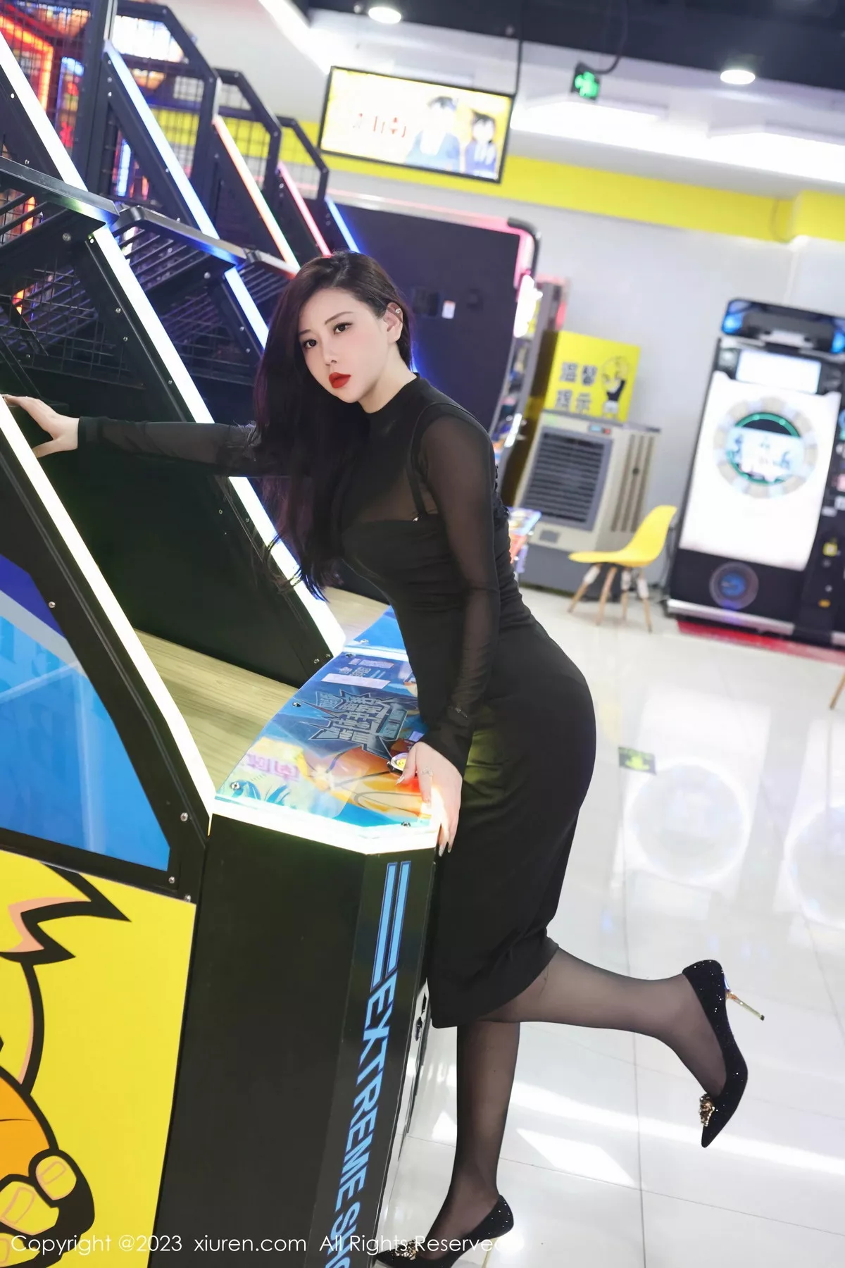 模特王婉悠Queen黑色薄纱服饰配超薄黑丝秀惹火身材诱惑写真71P-第1章-图片3