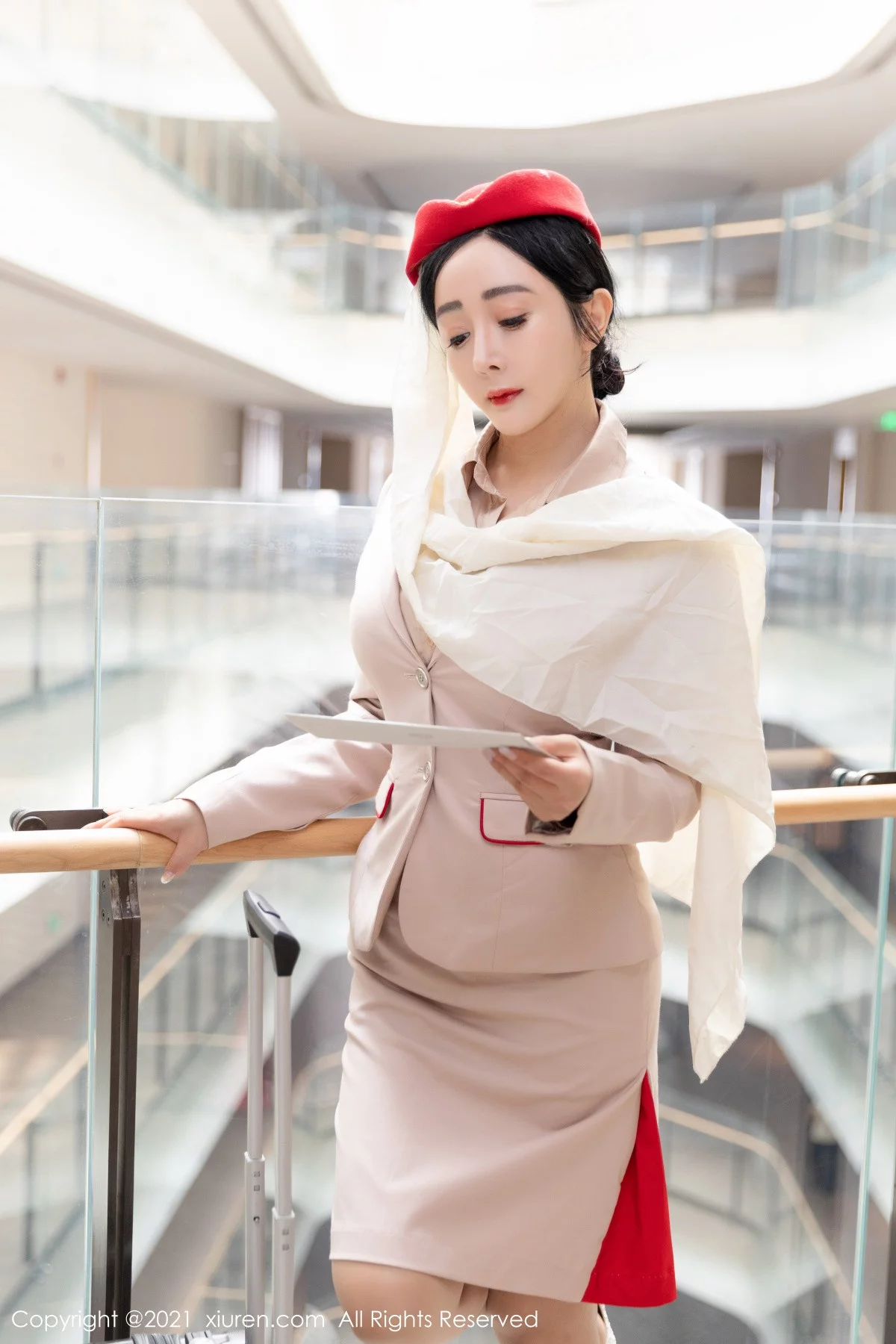 女神允爾三亚旅拍别墅派对剧情主题私房半脱露豪乳翘臀诱惑写真60P-第1章-图片1