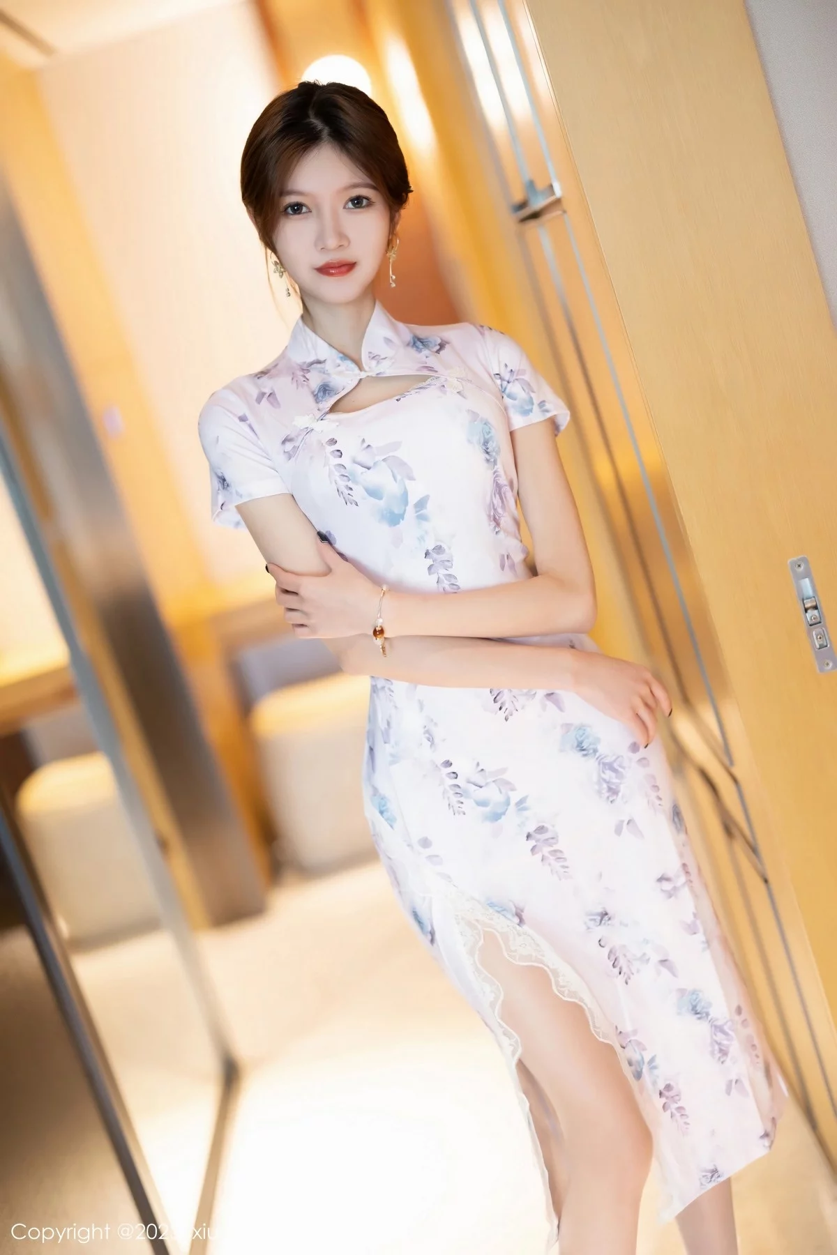 模特程程程私房脱图案旗袍露白色蕾丝内衣配超薄肉丝诱惑写真80P-第1章-图片3