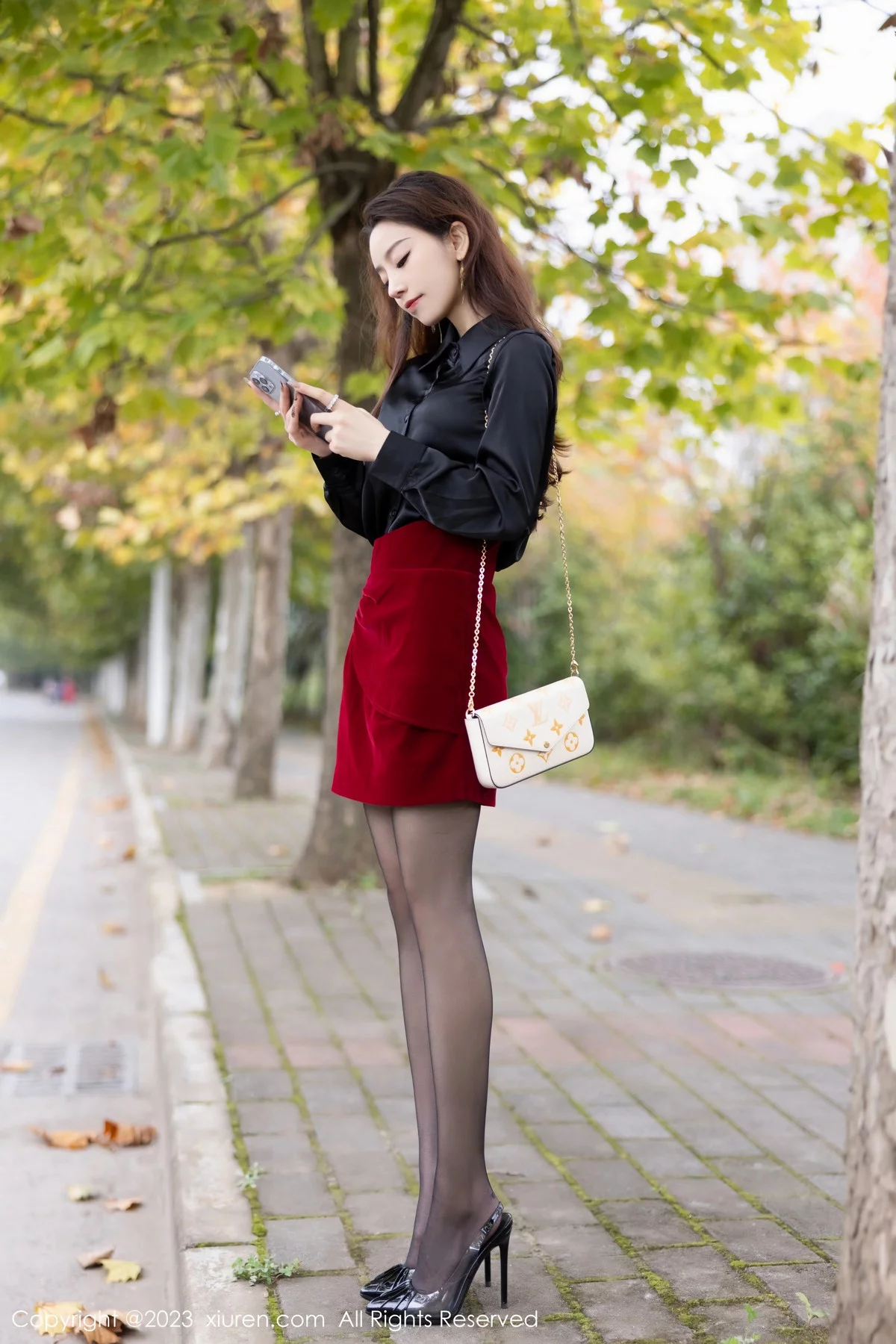 模特苏曼兮黑色上衣露性感黑色内衣配黑丝吊袜秀翘臀诱惑写真83P-第1章-图片1