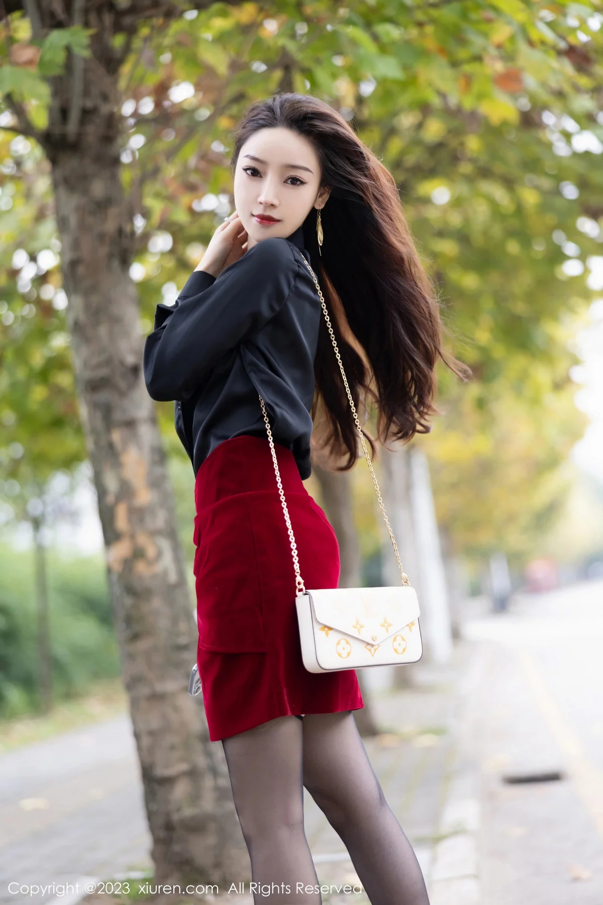 模特苏曼兮黑色上衣露性感黑色内衣配黑丝吊袜秀翘臀诱惑写真83P-第1章-图片3