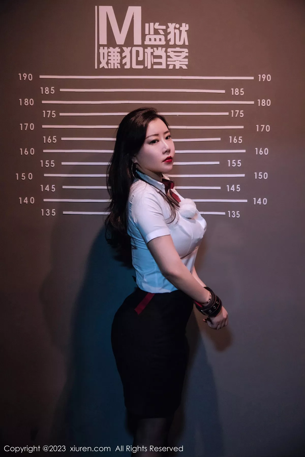 模特王婉悠Queen性感白T配黑短裙露红色情趣服饰惹火诱惑写真72P-第1章-图片2