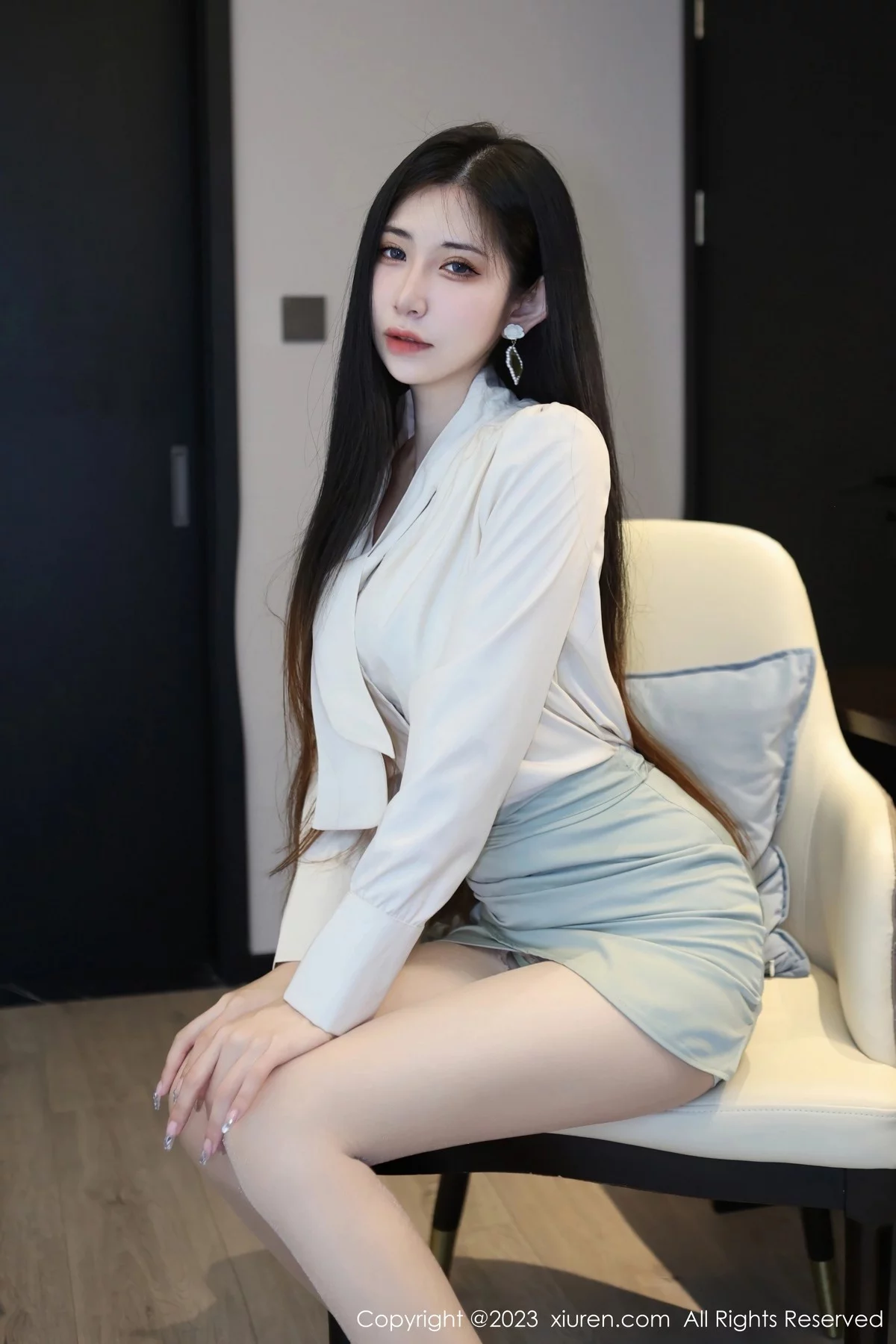 模特依娜Yina性感浅色上衣配灰绿短裙露蕾丝内衣完美诱惑写真88P-第1章-图片2