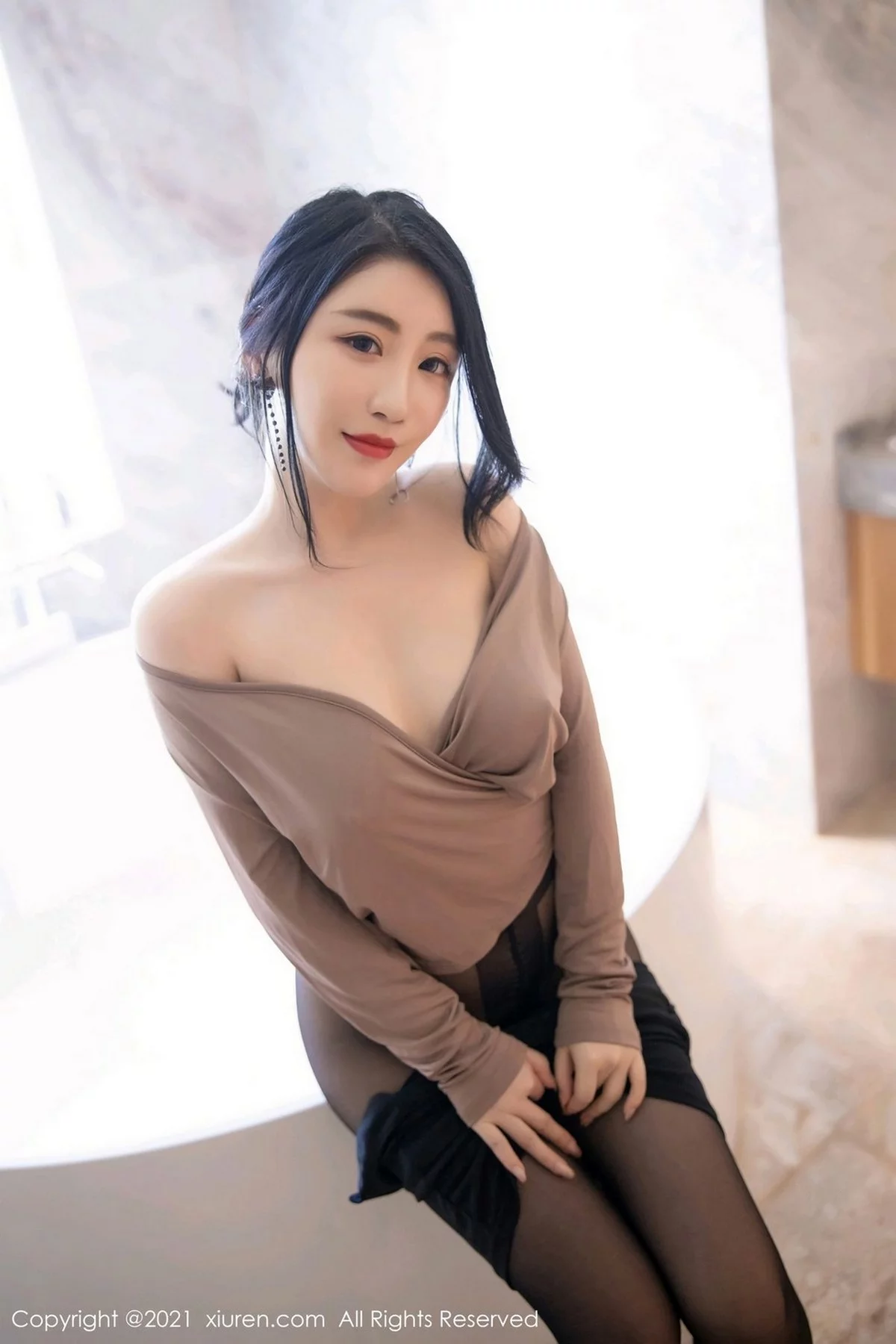 女神绯月樱-Chery都市风格深V配黑丝裤袜浴缸里湿身诱惑写真67P-第1章-图片3