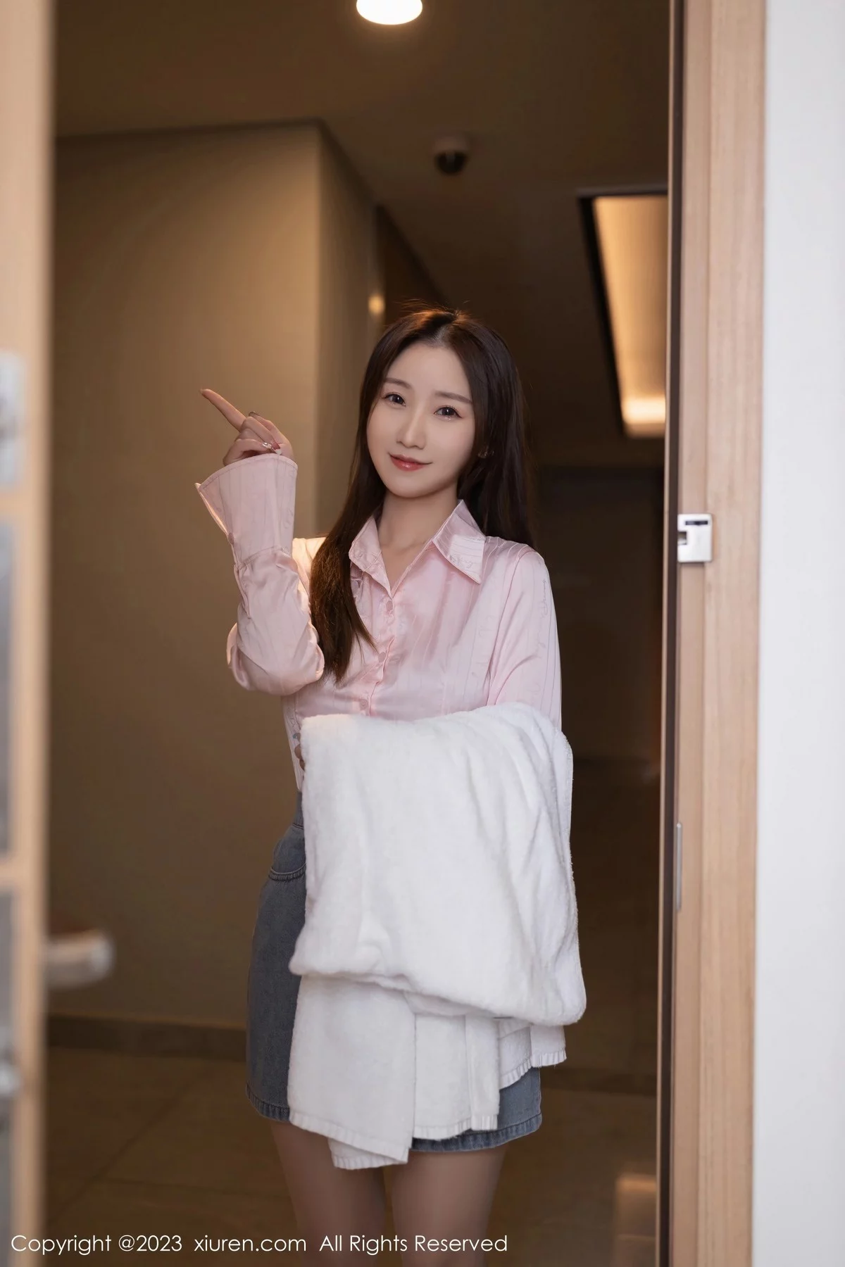 模特杏子Yada性感粉色上衣配牛仔短裙露花色内衣迷人诱惑写真79P-第1章-图片1