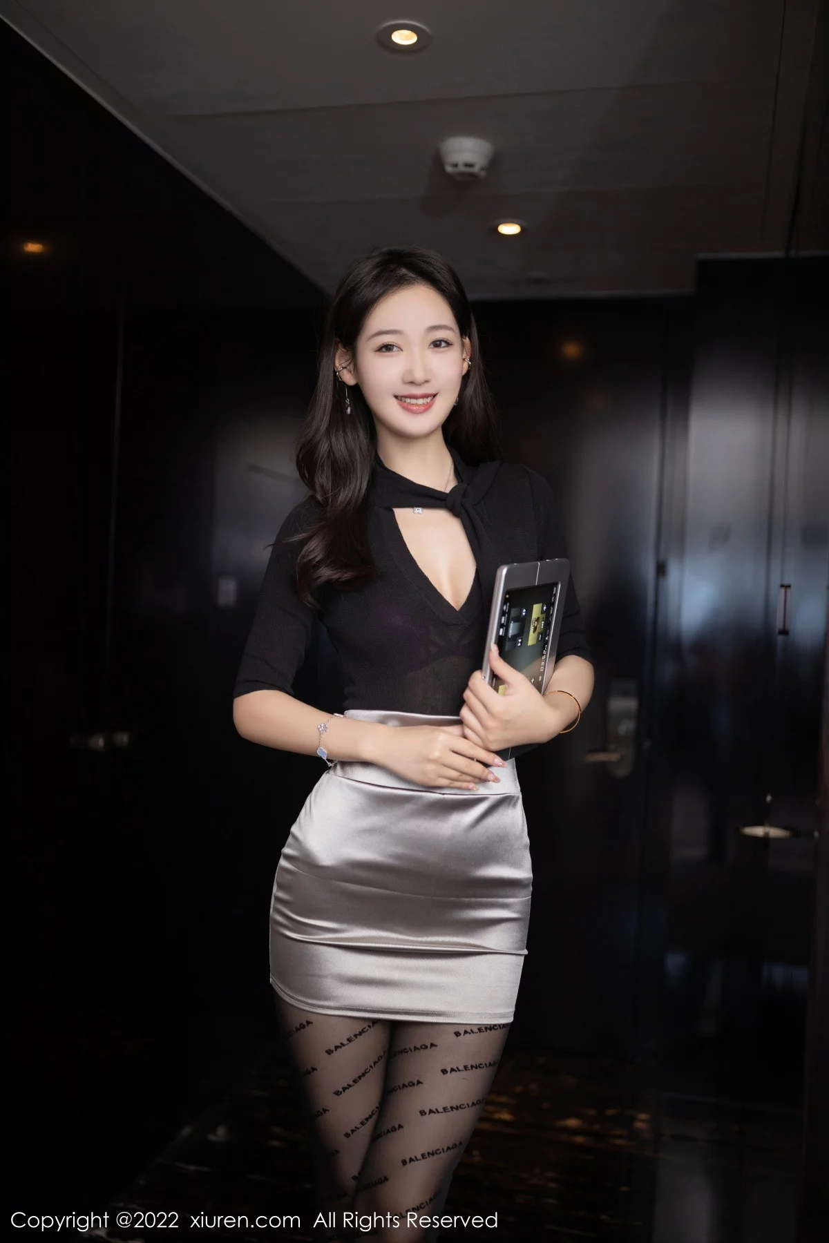 模特唐安琪秘书角色黑色收身衣配银色短裙秀曼妙身姿诱惑写真78P-第1章-图片1