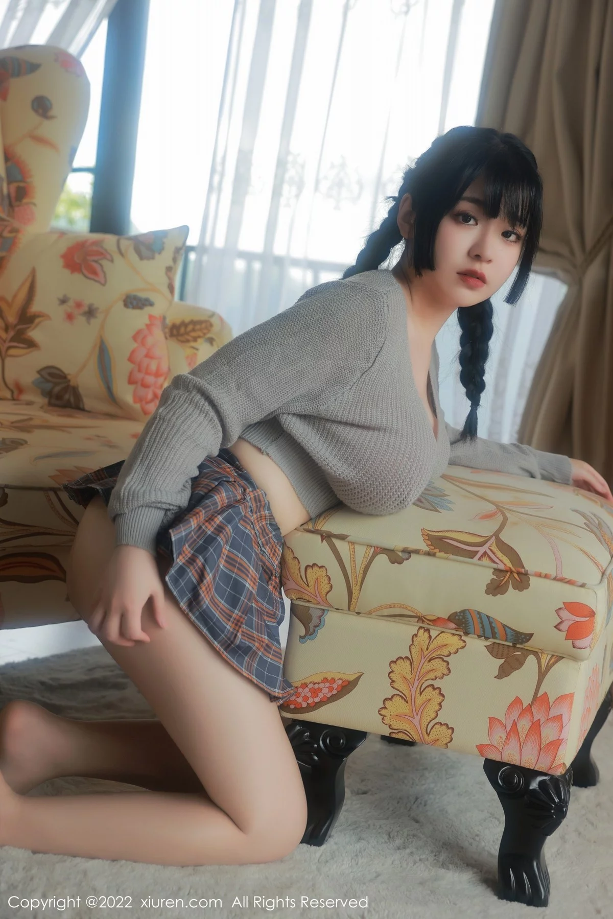 模特奶酥私房性感灰毛衣配格子裙超薄肉丝秀丰乳肥臀诱惑写真46P-第1章-图片2