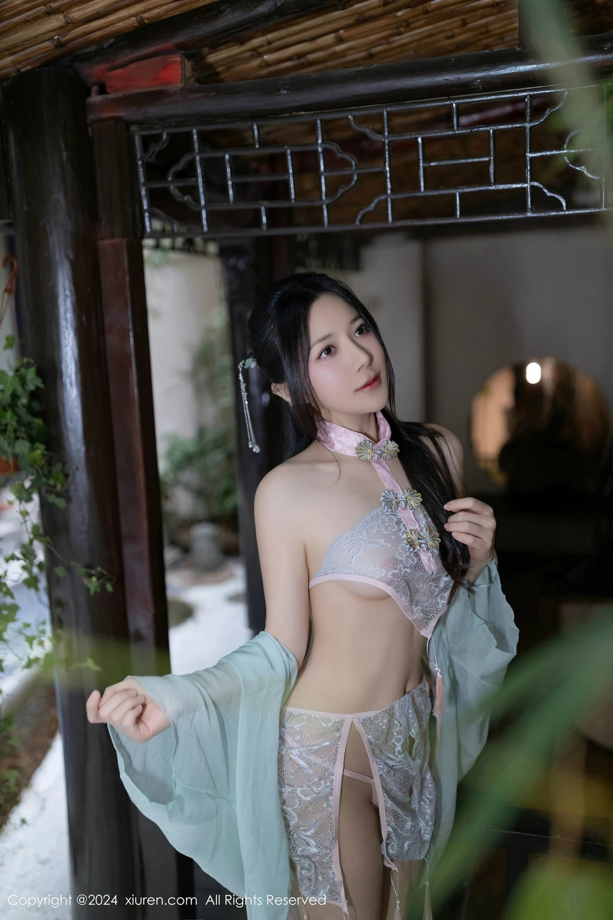 模特鱼子酱Fish浴池场景性感粉色布兜内衣秀惹火身材诱惑写真81P-第1章-图片3