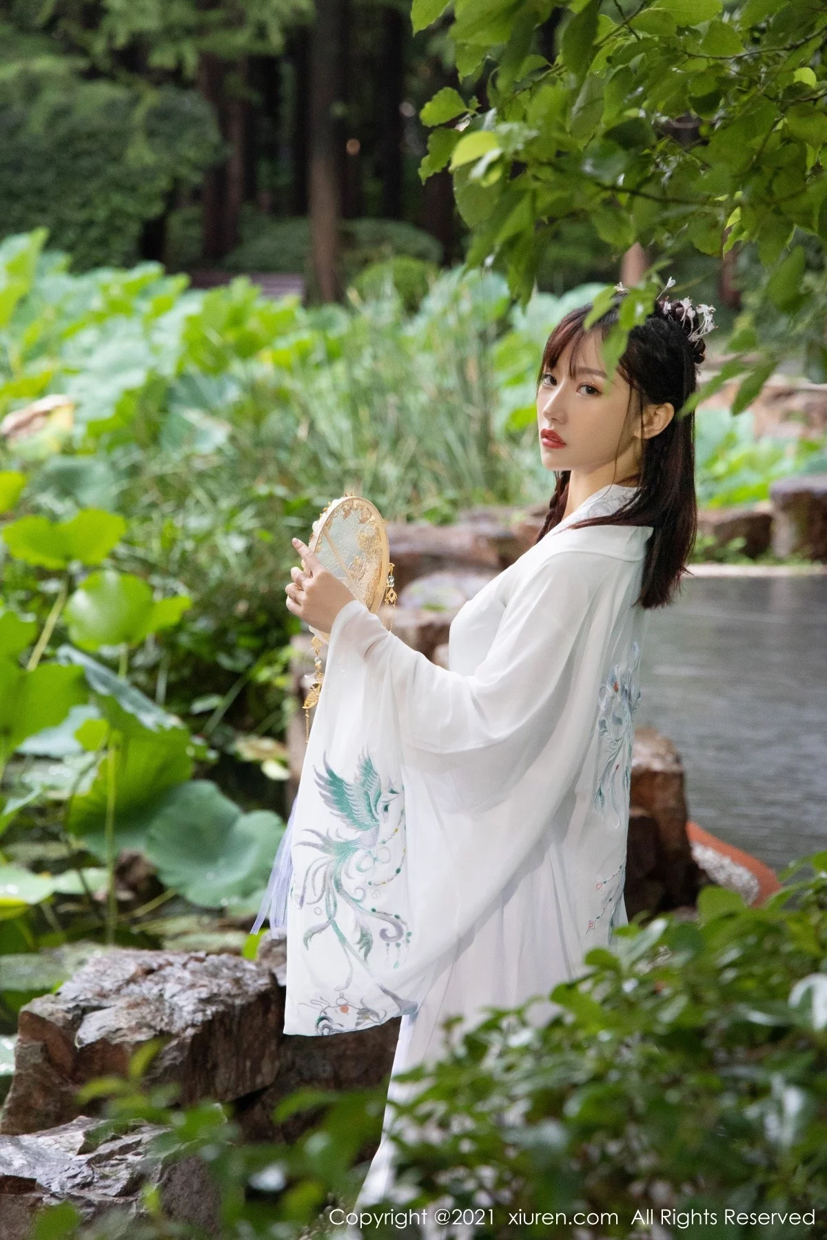 模特西门小玉古装服饰主题私房半脱白色长衫秀凹凸身材诱惑写真53P-第1章-图片3