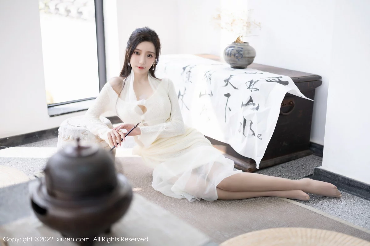 女神王馨瑶yanni性感白色连衣裙配超薄肉丝秀翘臀美腿诱惑写真87P-第1章-图片3