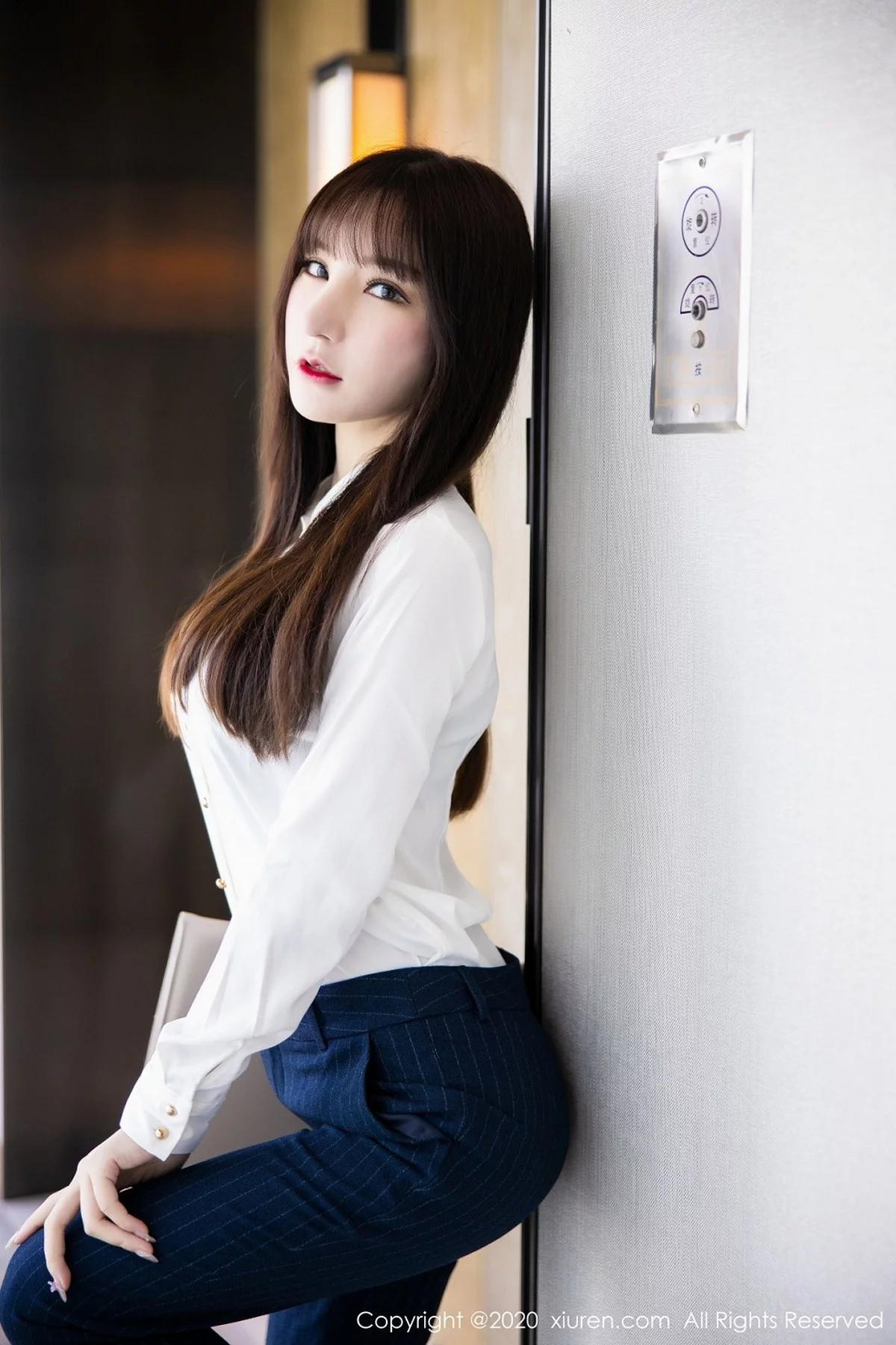 女神周于希Sandy酒店私人管家主题私房肉丝裤袜秀美腿诱惑写真73P-第1章-图片3