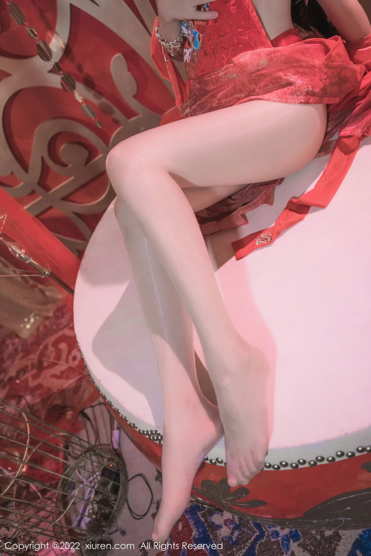 模特利世性感西域舞娘扮演红色薄纱连衣裙秀曼妙身姿诱惑写真63P-第1章-图片1