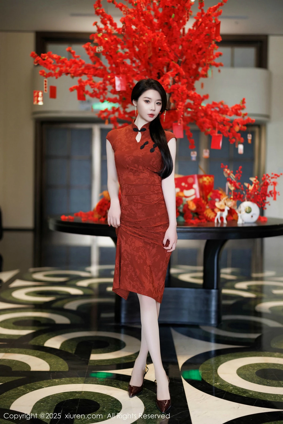 模特梦心玥性感红色旗袍服饰露红色内衣秀高挑曼妙身姿诱惑写真91P-第1章-图片1